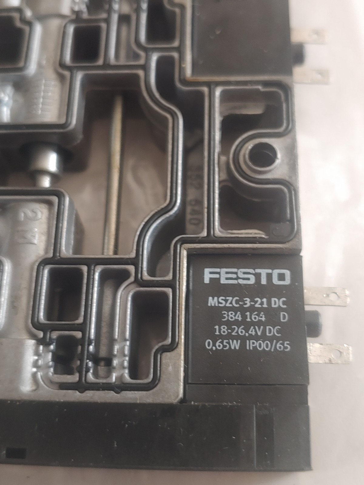 Festo 161 361 M102 Solenoid Valve MSZC-3-21 DC 384 164 D 18-26.4V DC 0,65W