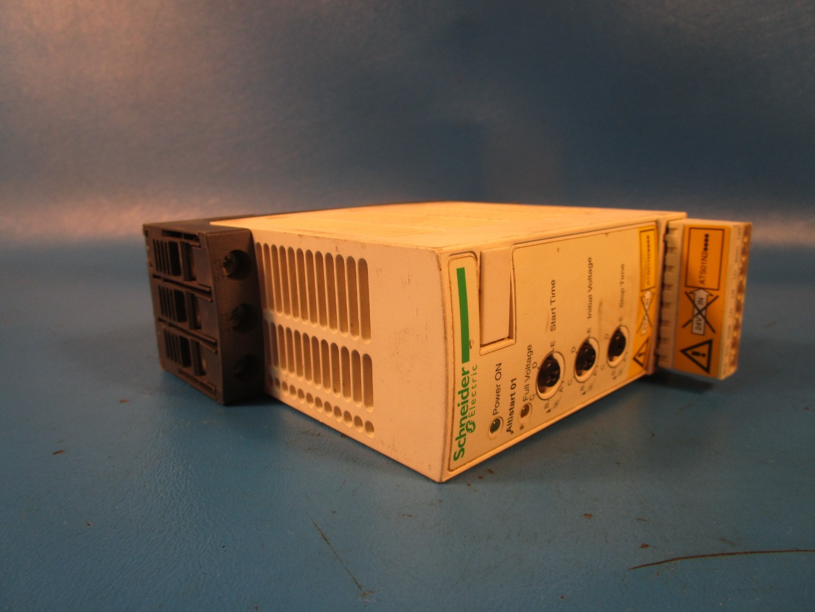 LOT OF 2 USED Schneider ATS01N206RT, Altistart Soft Starters, Soft Start / Stop