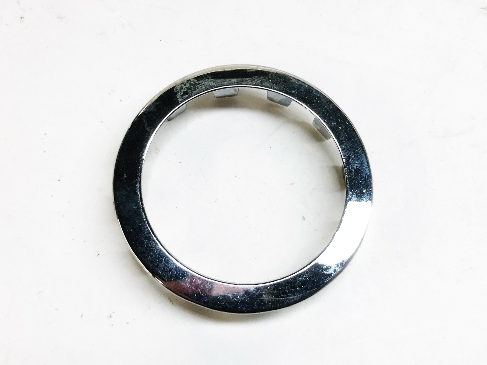 Unbranded 1-1/2″ Snap-in Sink Escutcheons [Lot of 11] NOS
