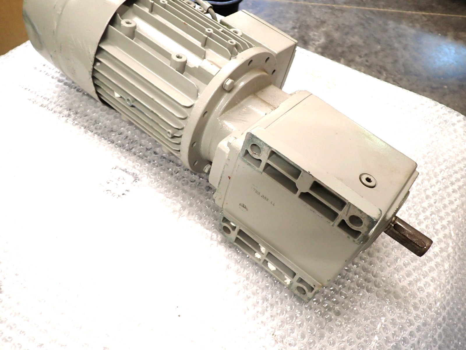 2KG11110VD06-0VF08-2DA9 SIEMENS GEAR MOTOR FREE SHIPPING NEW