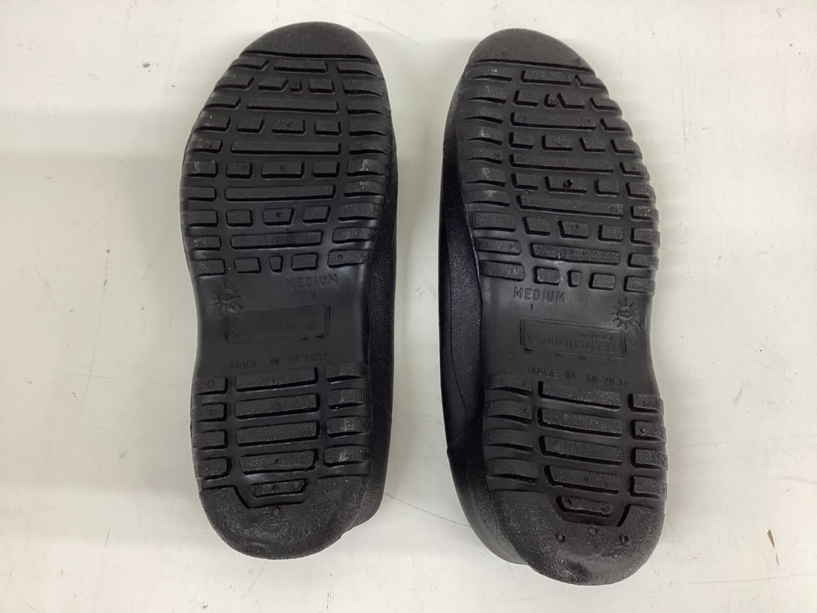 TINGLEY 35111 Overshoe: Ankle Shoe, Plain, Cleated, 8 to 9-1/2 Fits Shoe Size