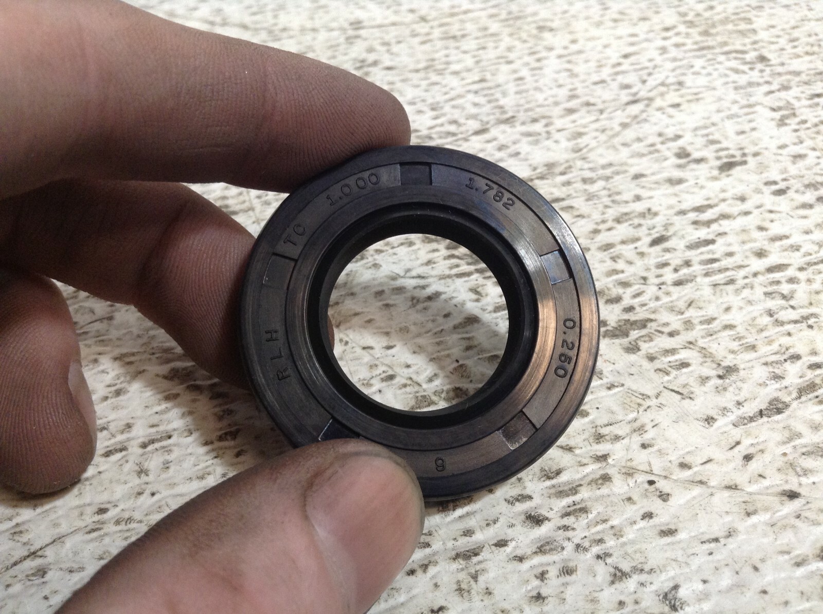 R.L.H 8101 19471 B Oil Seal 1.782 0.250 TC 1.000 P124594 Lot of 20 New (TSC)
