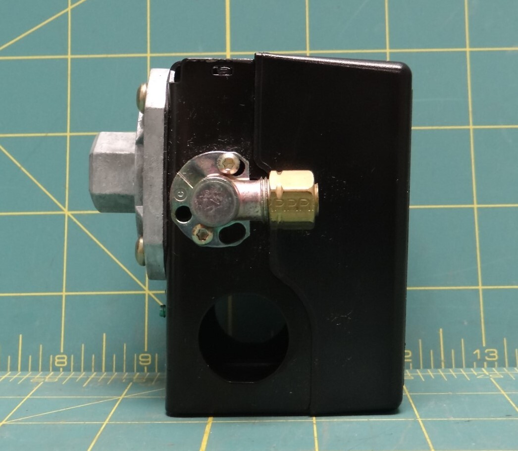 CAT Switch-Press P/N 157-0229, NSN: 5930-01-573-2119, D02M04Y09P4723