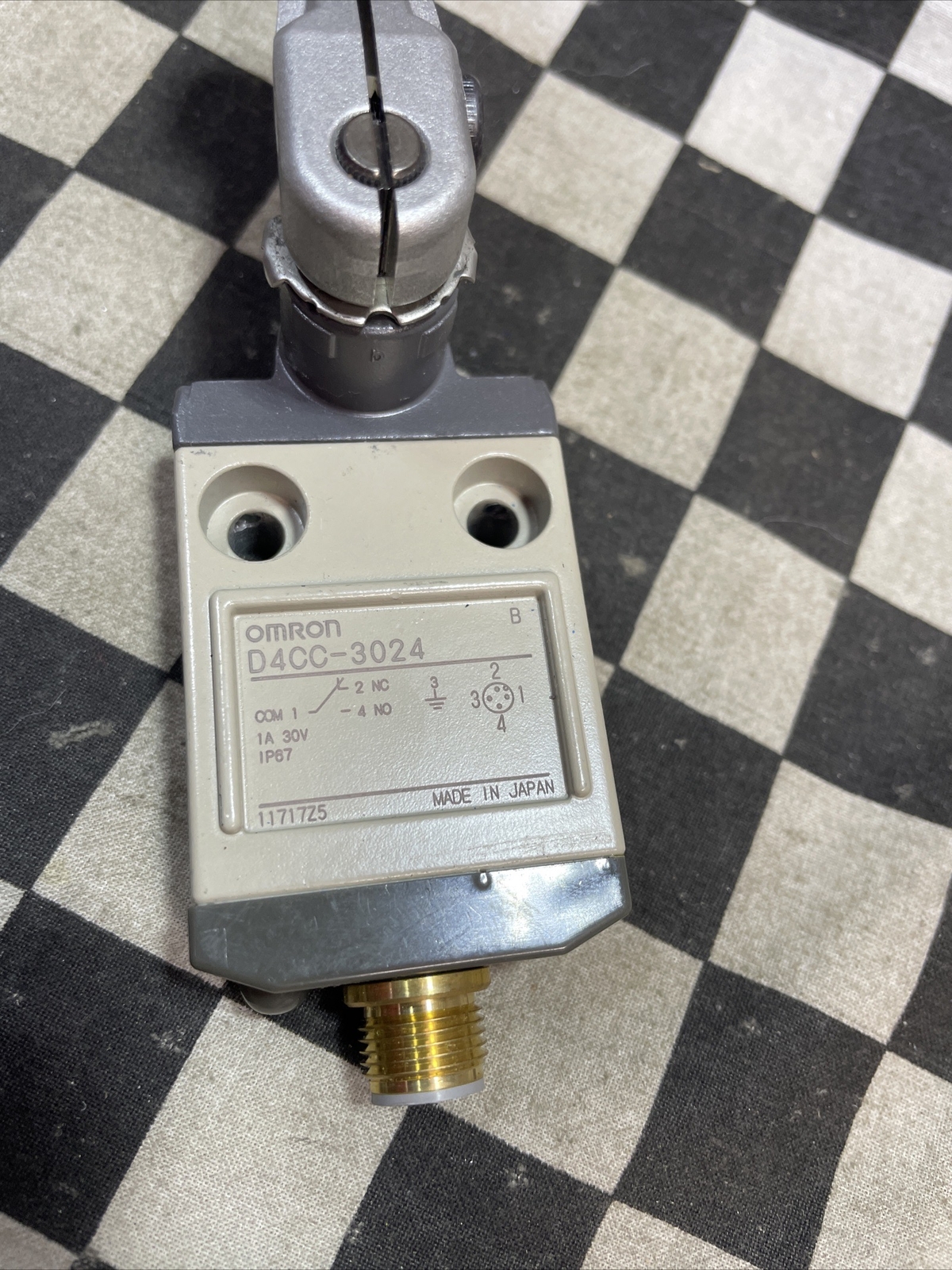 OMROM D4CC-3024, D4CC3024, Switch SPDT Chassis Mount, SHIPSAMEDAY#1644T6