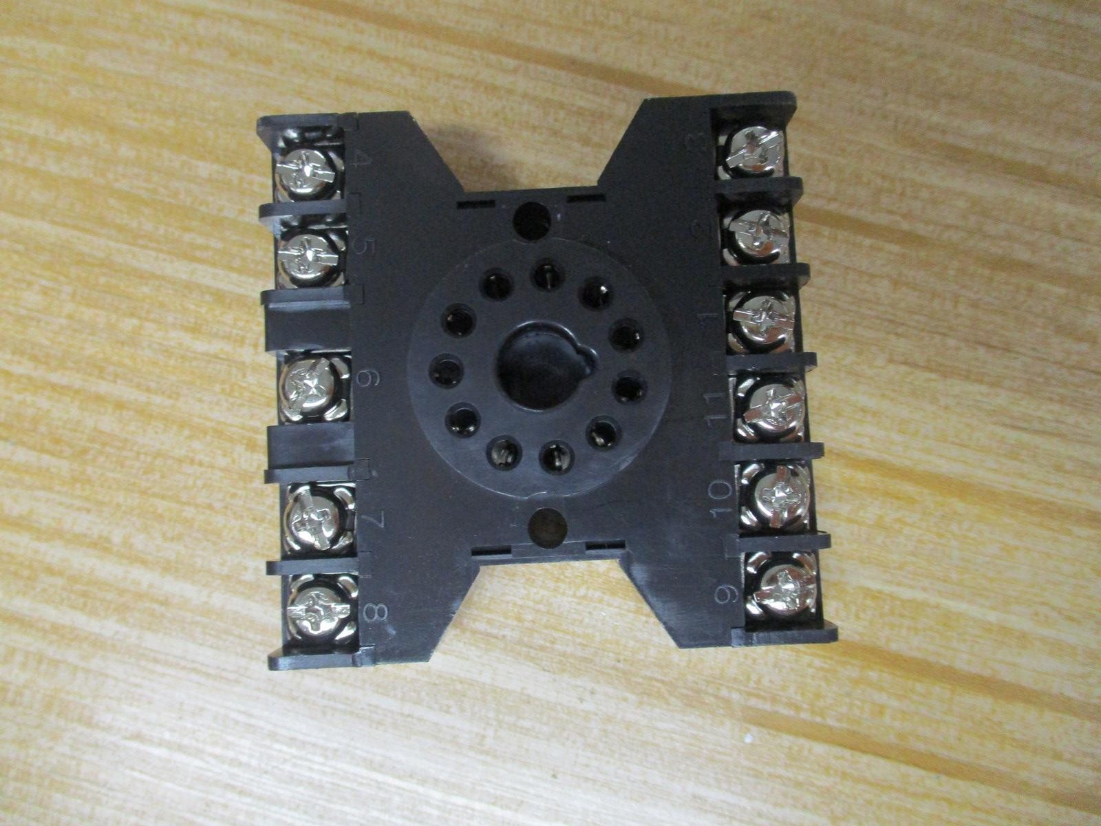 IDEC SR3P-06 Relay Socket SR3P06 Black