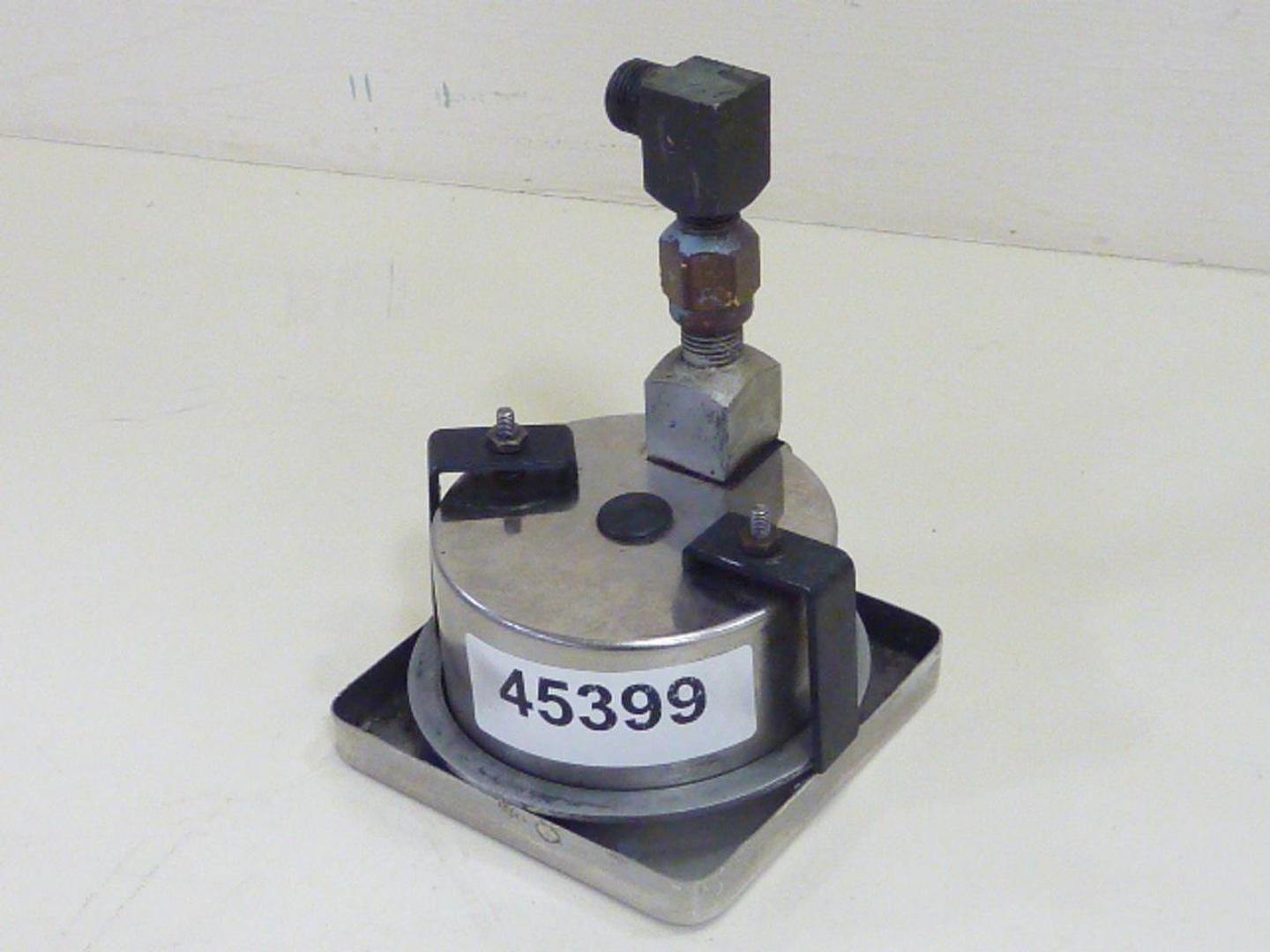 ACCO Pressure Gauge 3140-0 Used #45399