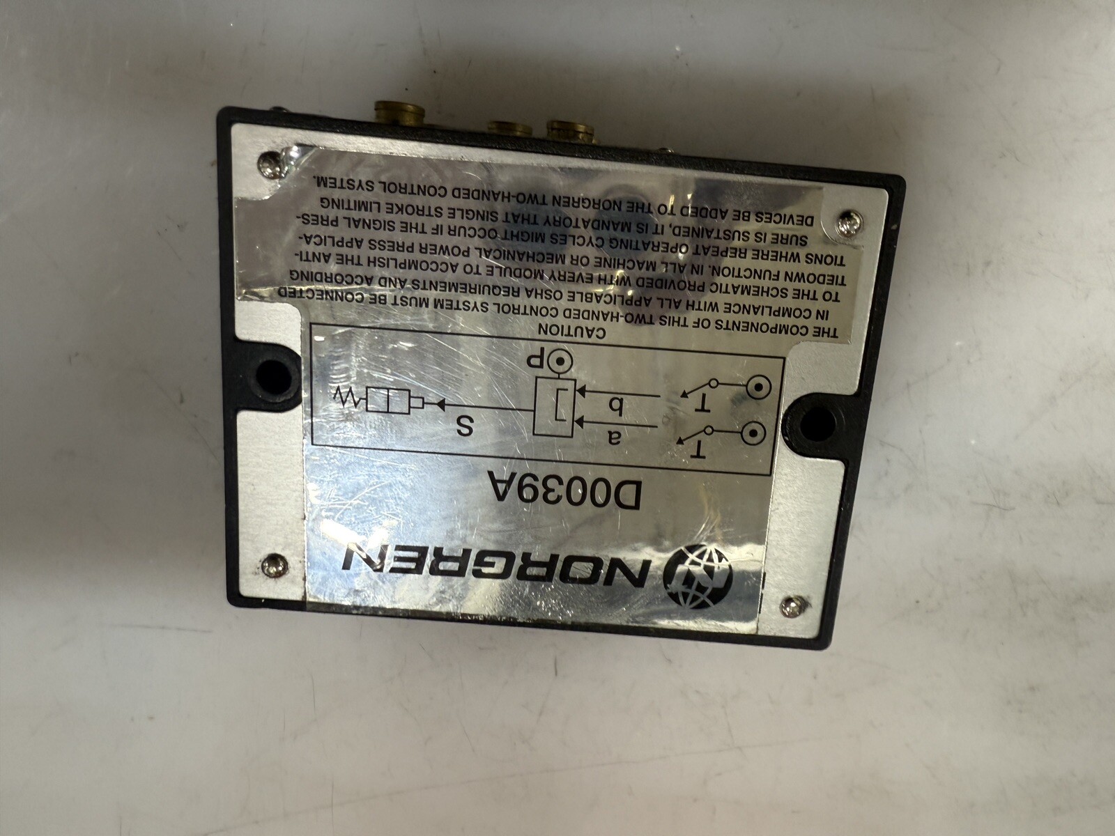 Norgren D0039A Two-Hand Pneumatic Switch Control Module, 5/32 Tube 40-120psi B03