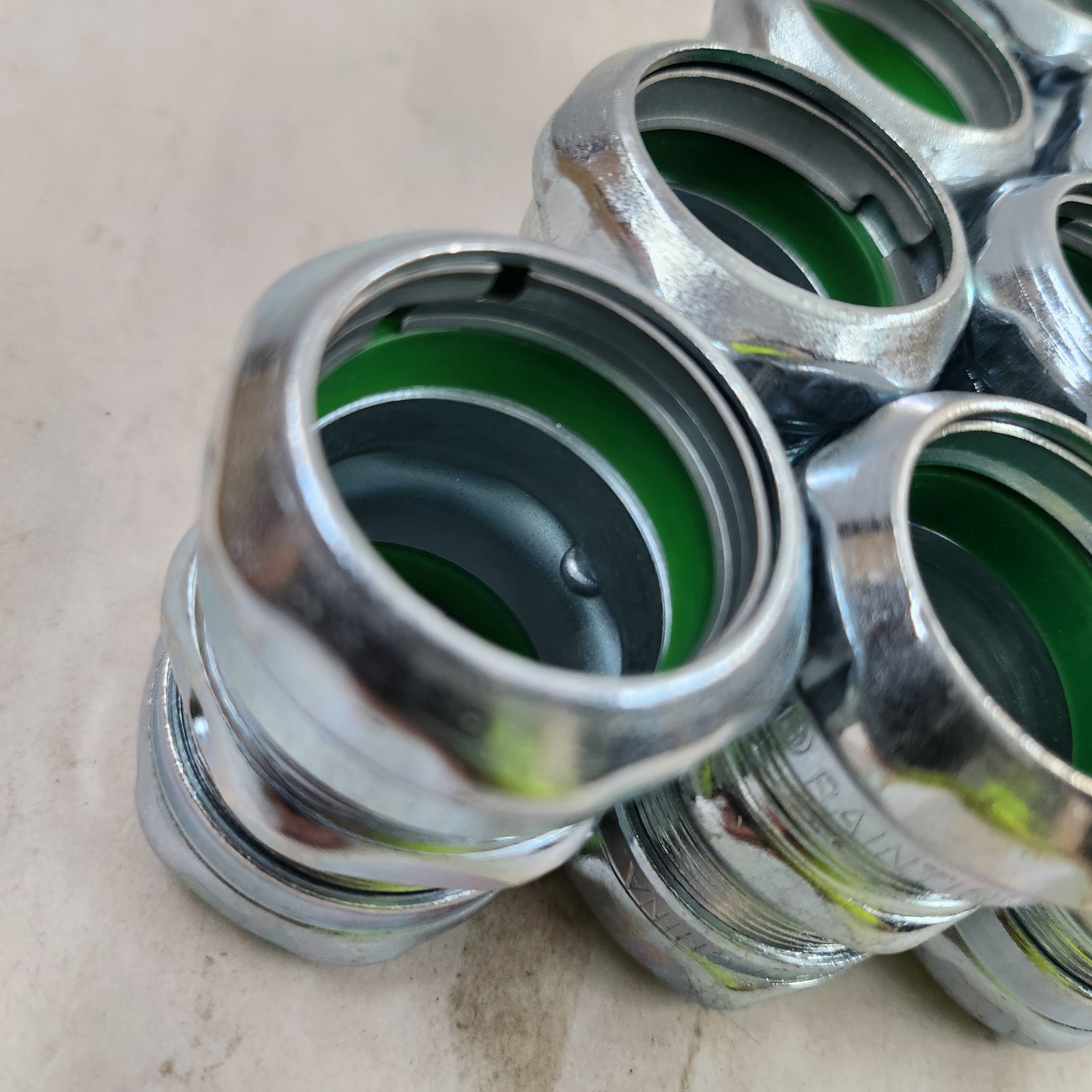 Bridgeport 262-SRT 1″ Raintight EMT Coupling – 10 Fittings Lot