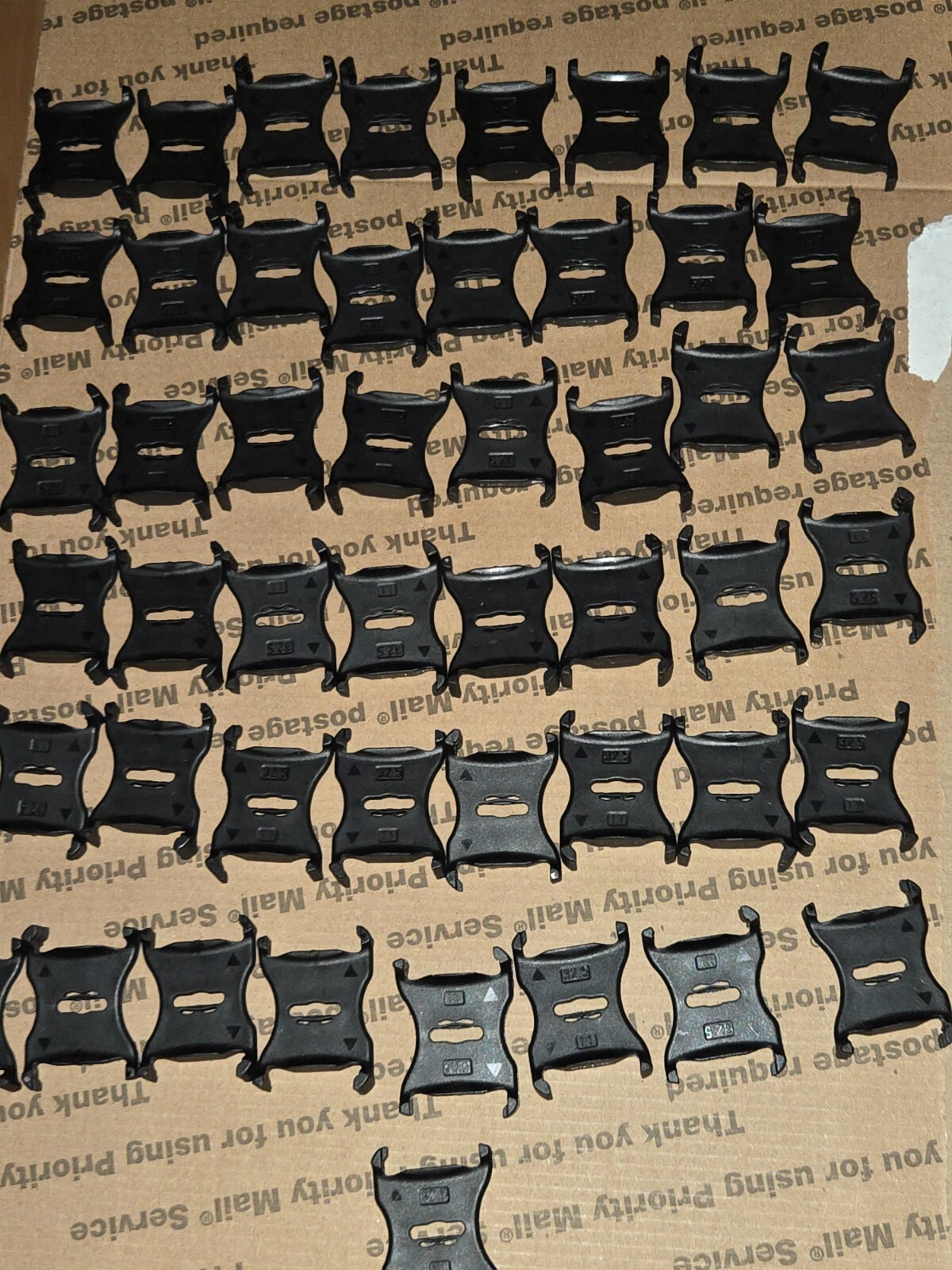 Lot of 49 Igus 32.5 Plastic Cut Off Bridge Track Energy chain 1.1