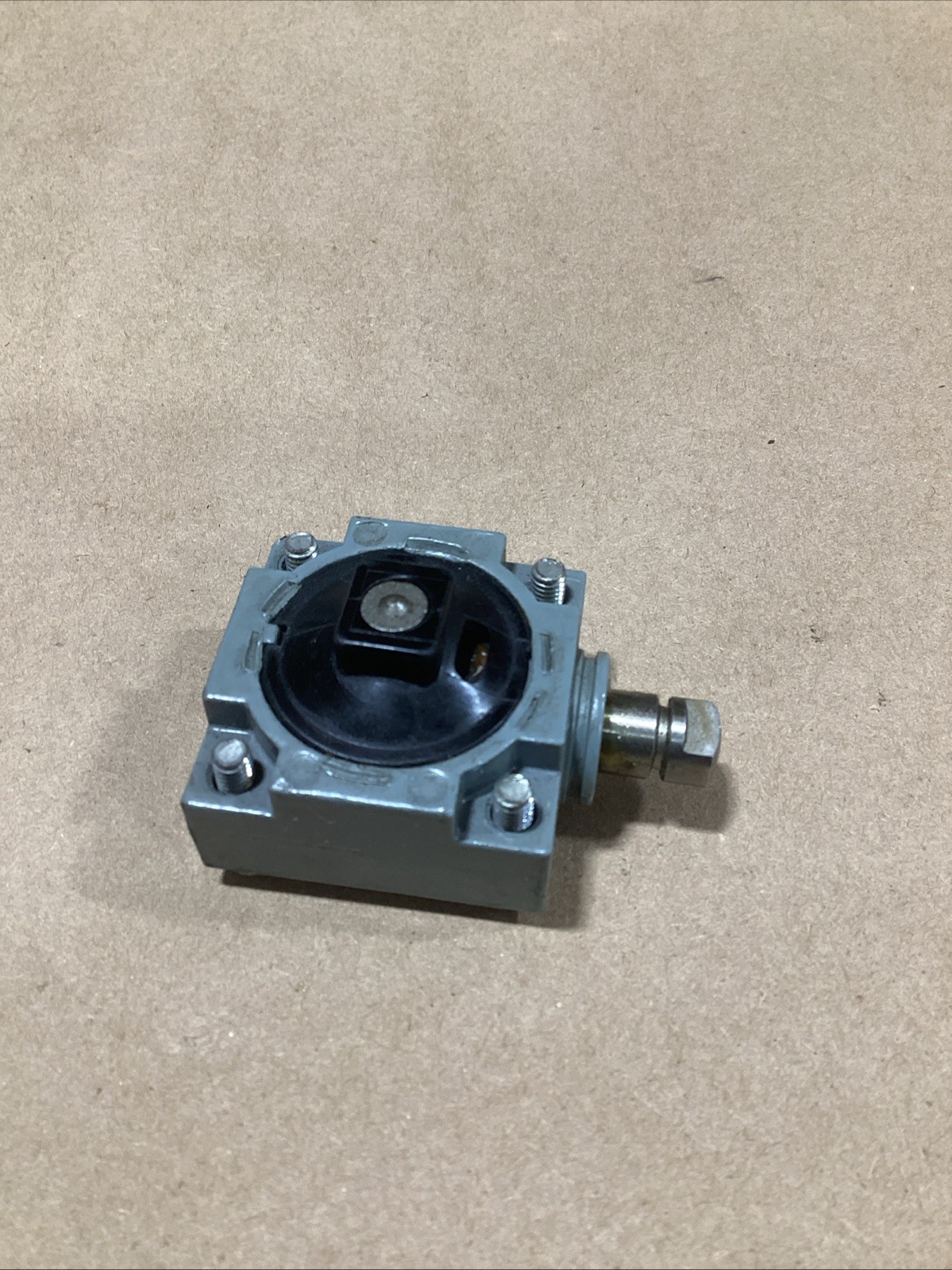 Square D Class 9007 Series A Type C Operating Head, Used