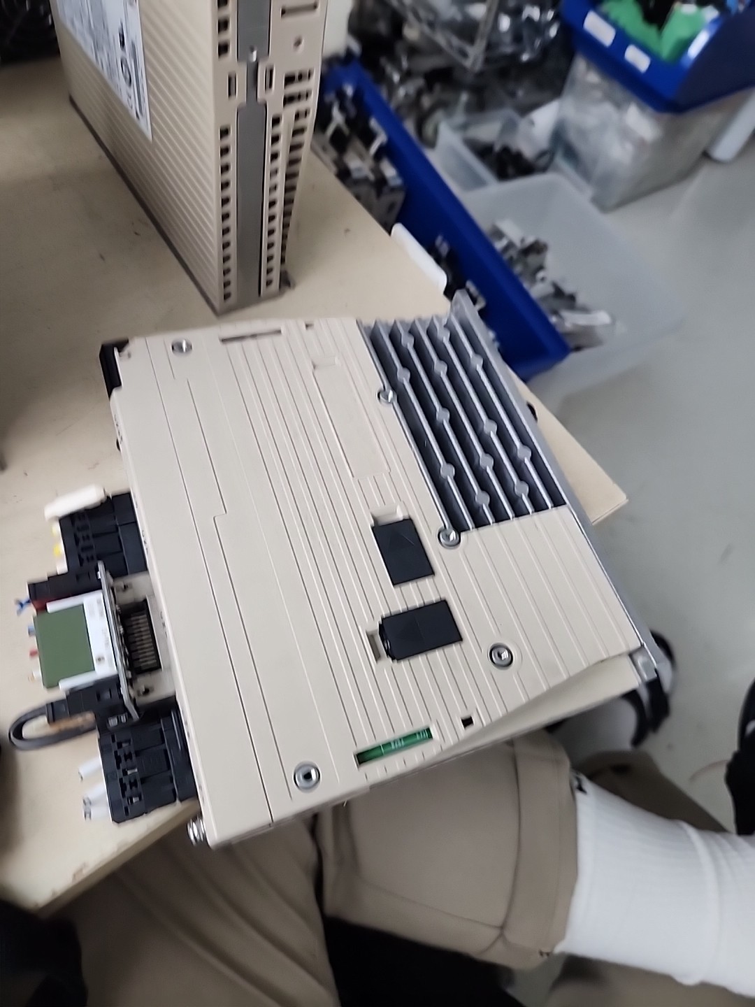 YASKAWA 3 PH SERVOPACK DRIVE SGDV-R90A11A 230V 0.91A AMP 100W WATT FedEx Shippin