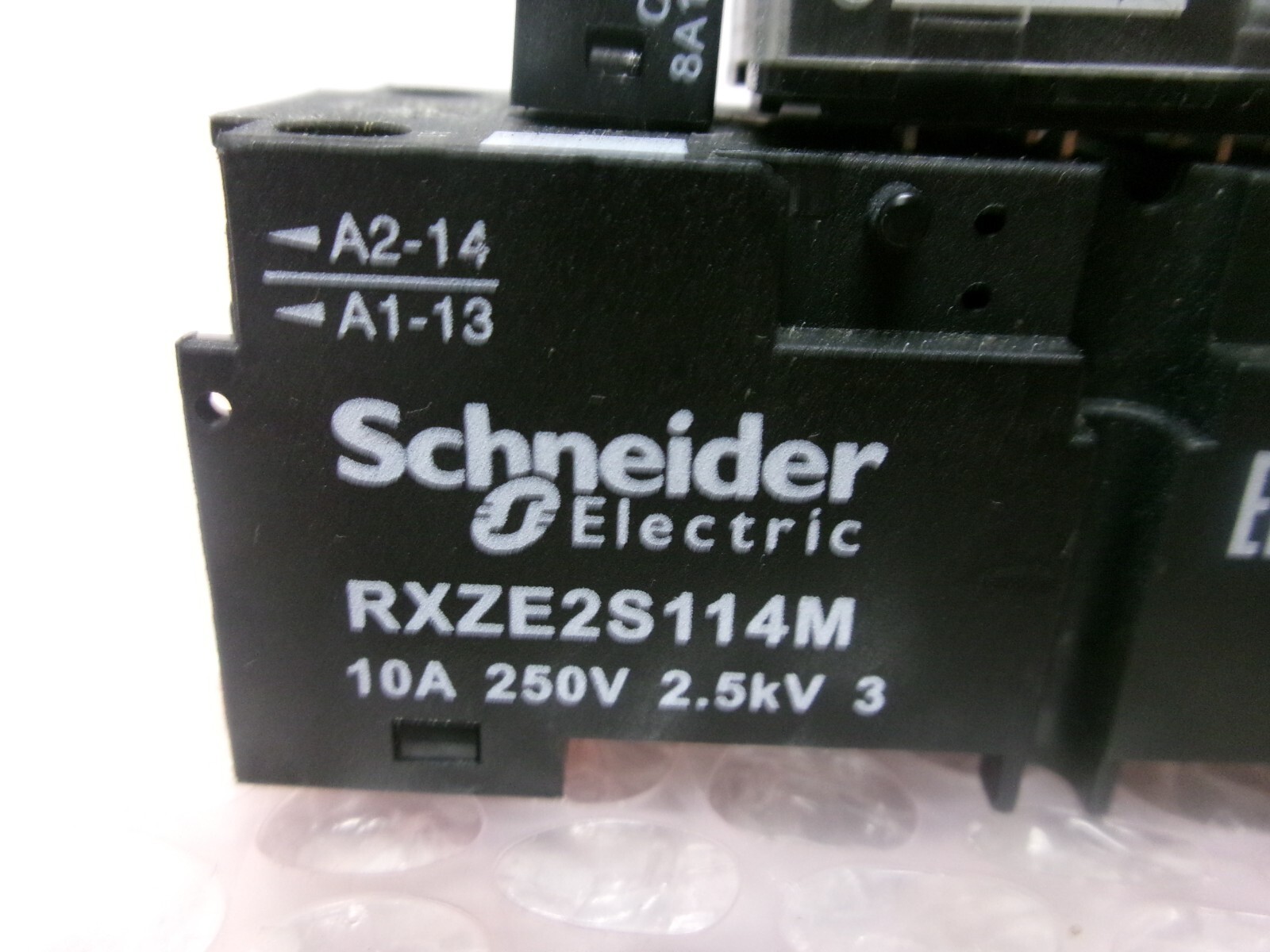 SCHNEIDER ELECTRIC RXM4AB2F7 RELAY 120VAC W/ RXZE2S114M RELAY SOCKET