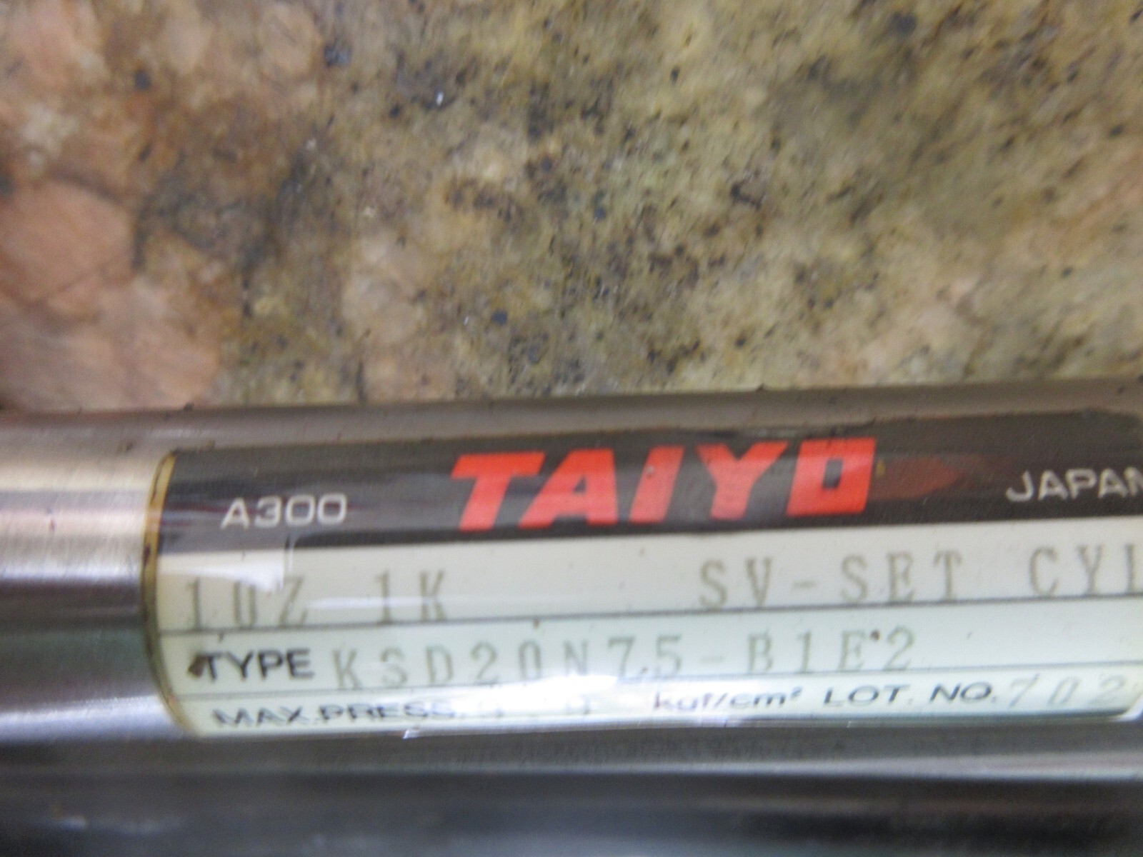 TAIYO A300 HYDRAULIC ARM 10Z-1K SV-SET CYL KSD20N75 B1E2 LOT. NO 702 EACH 1