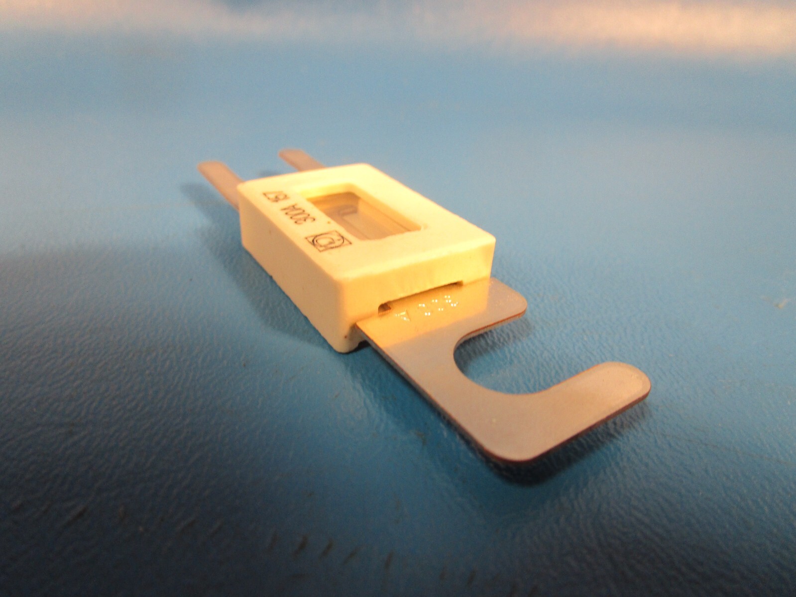 LOT OF 6 MOUSER 576-157.5701.6301 Littelfuse Specialty Fuses 300A 60V FUSE STRIP