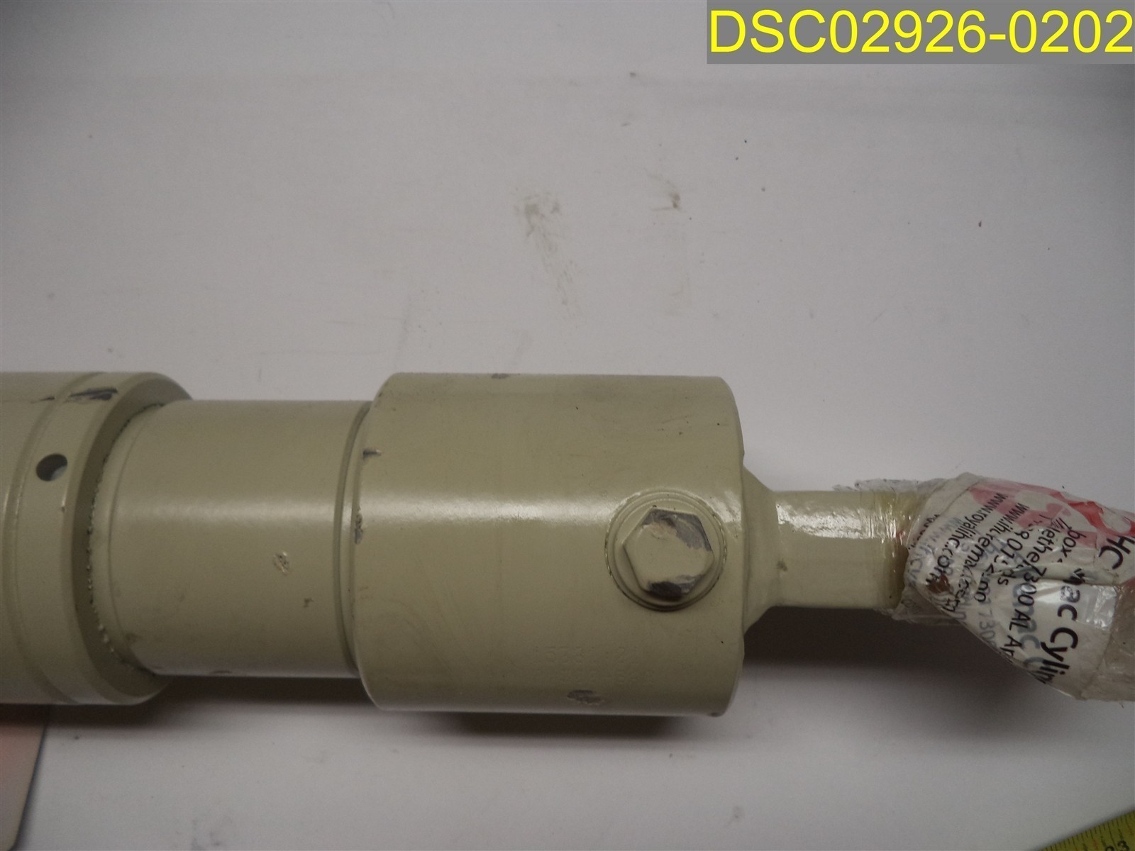 IHC Manual Vremac Cylinder 22 1/2″ Overall as shown, 1 1/2″ Dia. Eyes