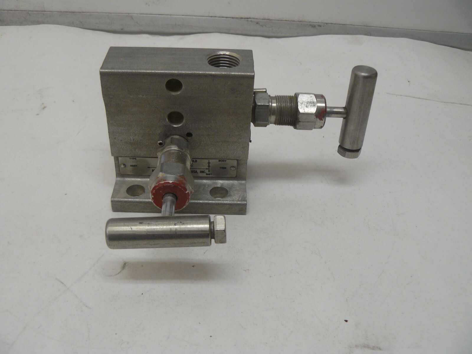 Anderson Greenwood M4TPHS-4-P instrument manifold 02-8259-611 6000 psi @ 100 deg