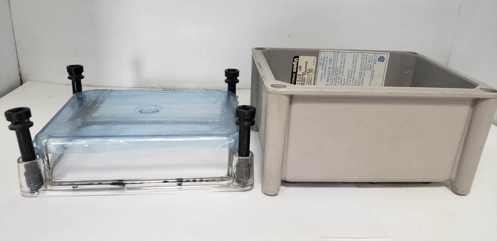VYNCKIER TYPE APO / TYPE 4,12 ENCLOSURE SYSTEM, 7-3/8″ x 6″ x 5-1/2″ TALL, NNB