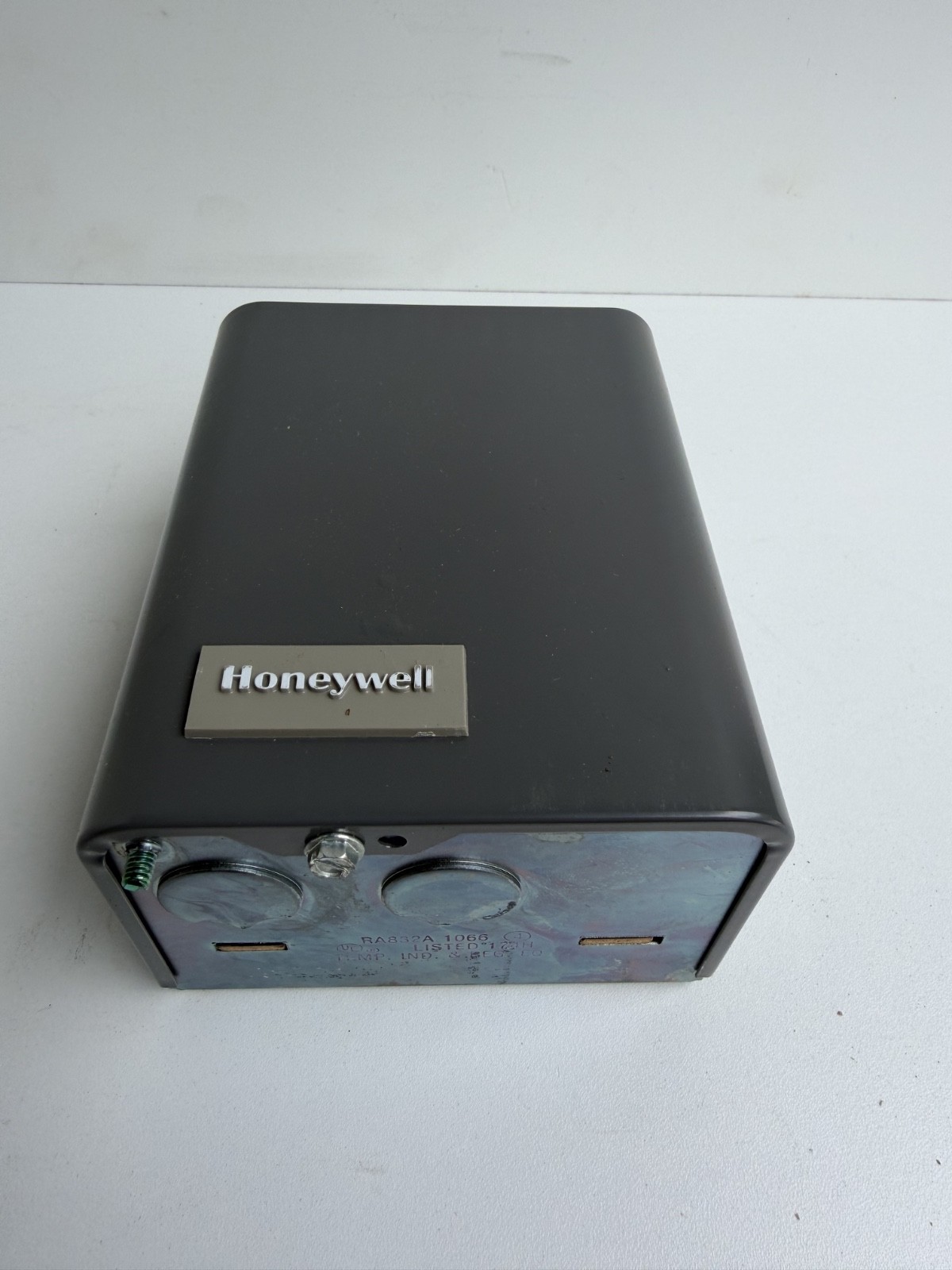 Honeywell RA832A1066 Hydronic Switching Relay 24 120V DPST NOS