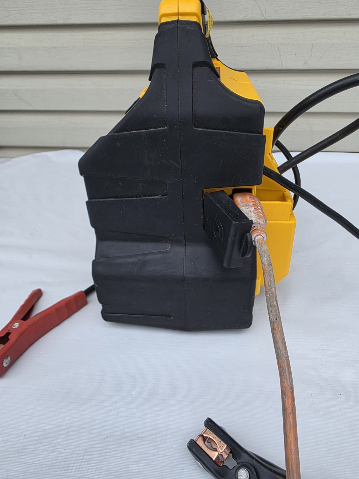3 in 1 CAT Professional Power Station with Jump Starter & Compressor