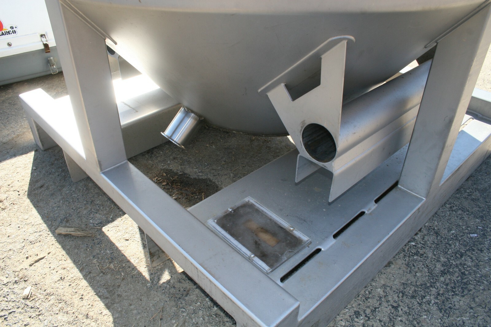 47″x47″x59″ Stainless Steel Approx 225 Gal Single Wall Tank 3/8″ Wall Thickness