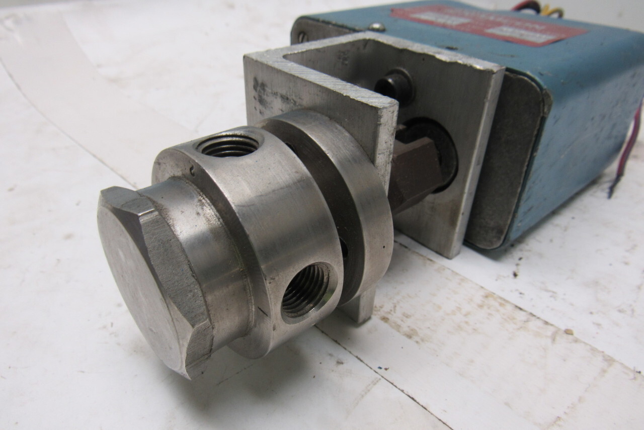 Pennwalt Ramcon 8BR-3 115V Actuator W/4 Port Ball Valve 1/4″ NPT