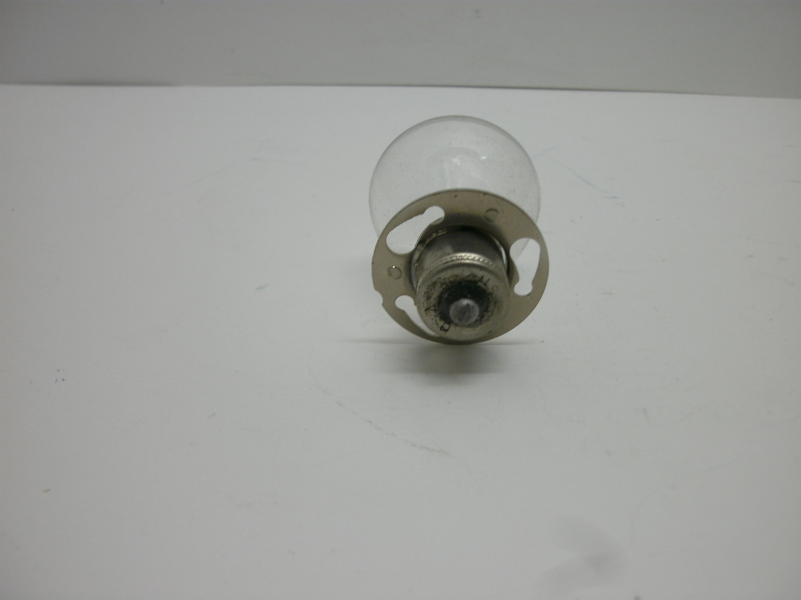 CHICAGO MINIATURE 1501 BULB 5.9V 6.36A 37.5W RP11 P15s30B C6 CP 4 (1-BULB) NNB