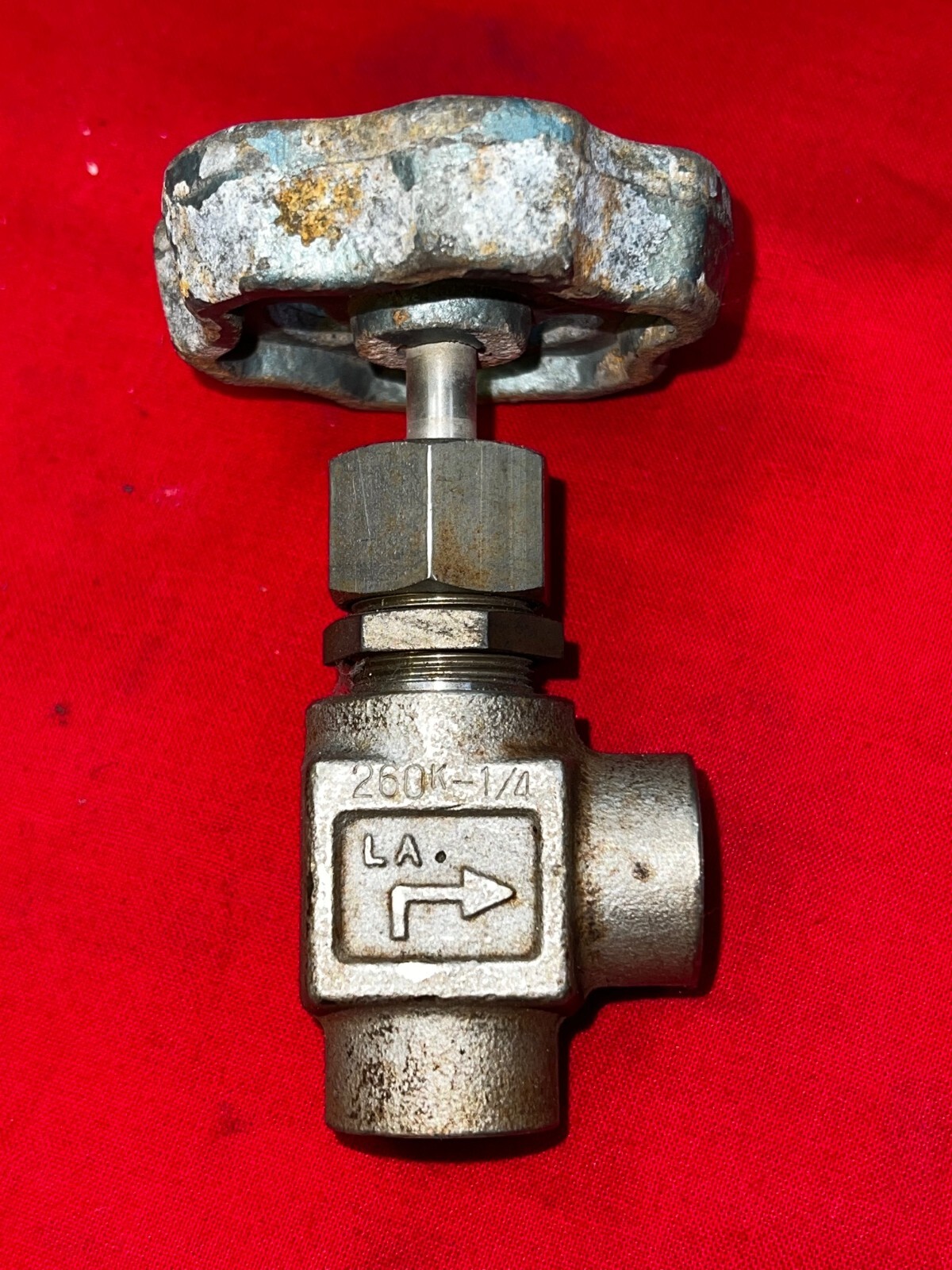 FUJIKIN NEEDLE VALVE 260K-1/4 1/4″ PORT 90° ANGLE 316 SS 2-1/4″ HANDLE DIA.