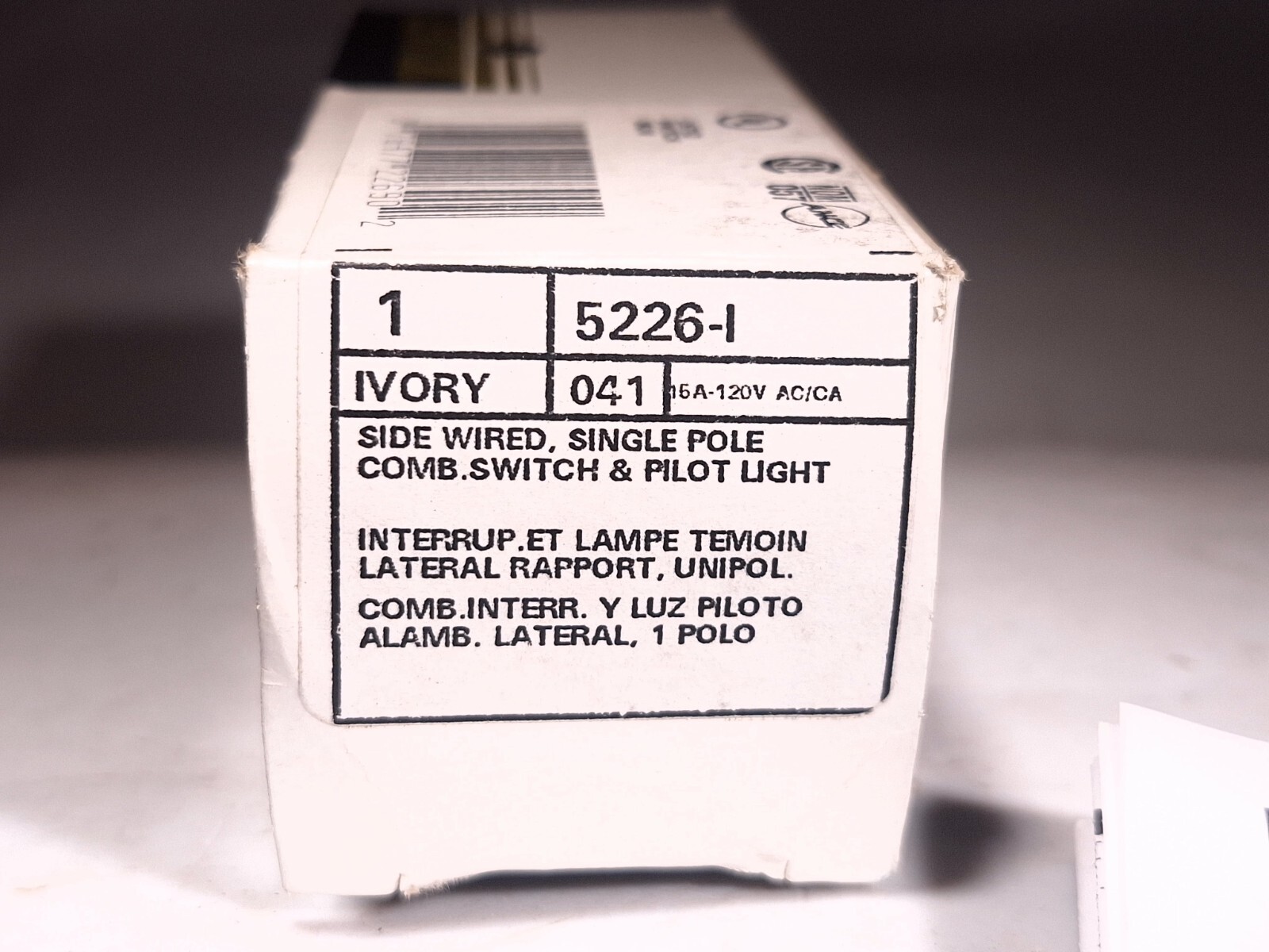LEVITON 5226-I TOGGLE SWITCH AND PILOT LIGHT IVORY 15A 120/277V 5226I