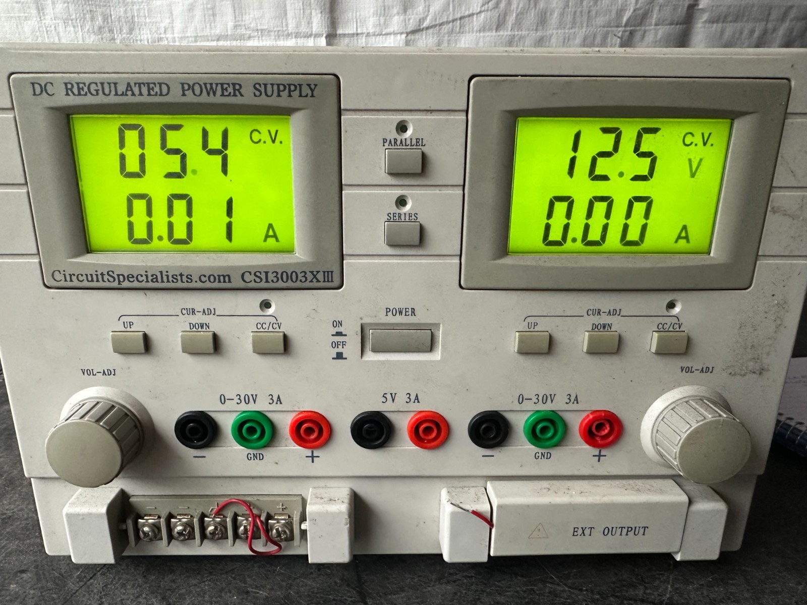 CIRCUIT SPECIALISTS DC REGULATED SUPPLY CSI3003X III