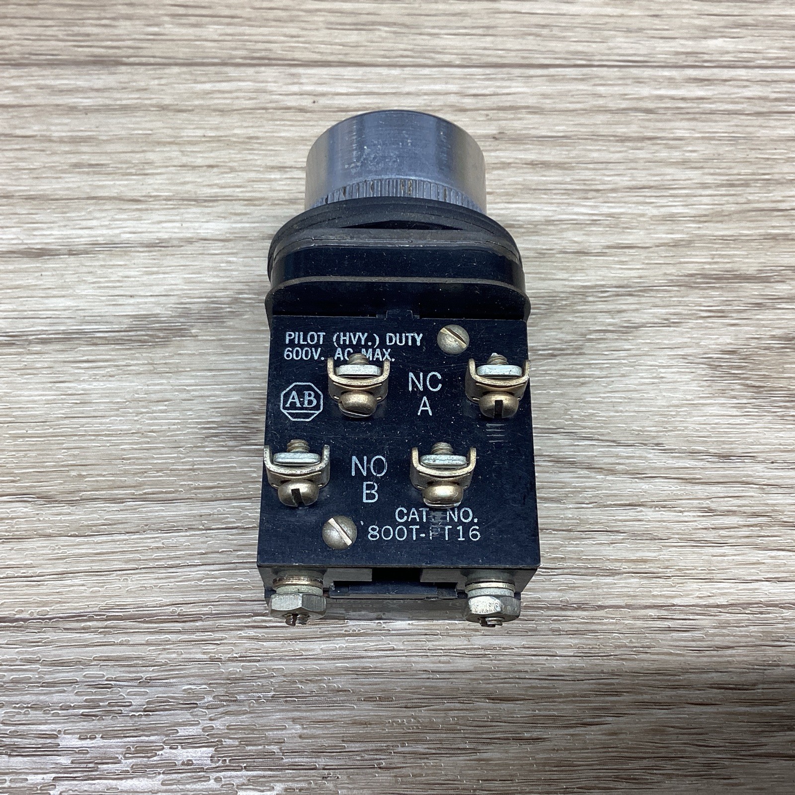 ALLEN BRADLEY PILOT ILLUMINATED PUSH BUTTON NO BULB BASE ONLY #821PT142*CO