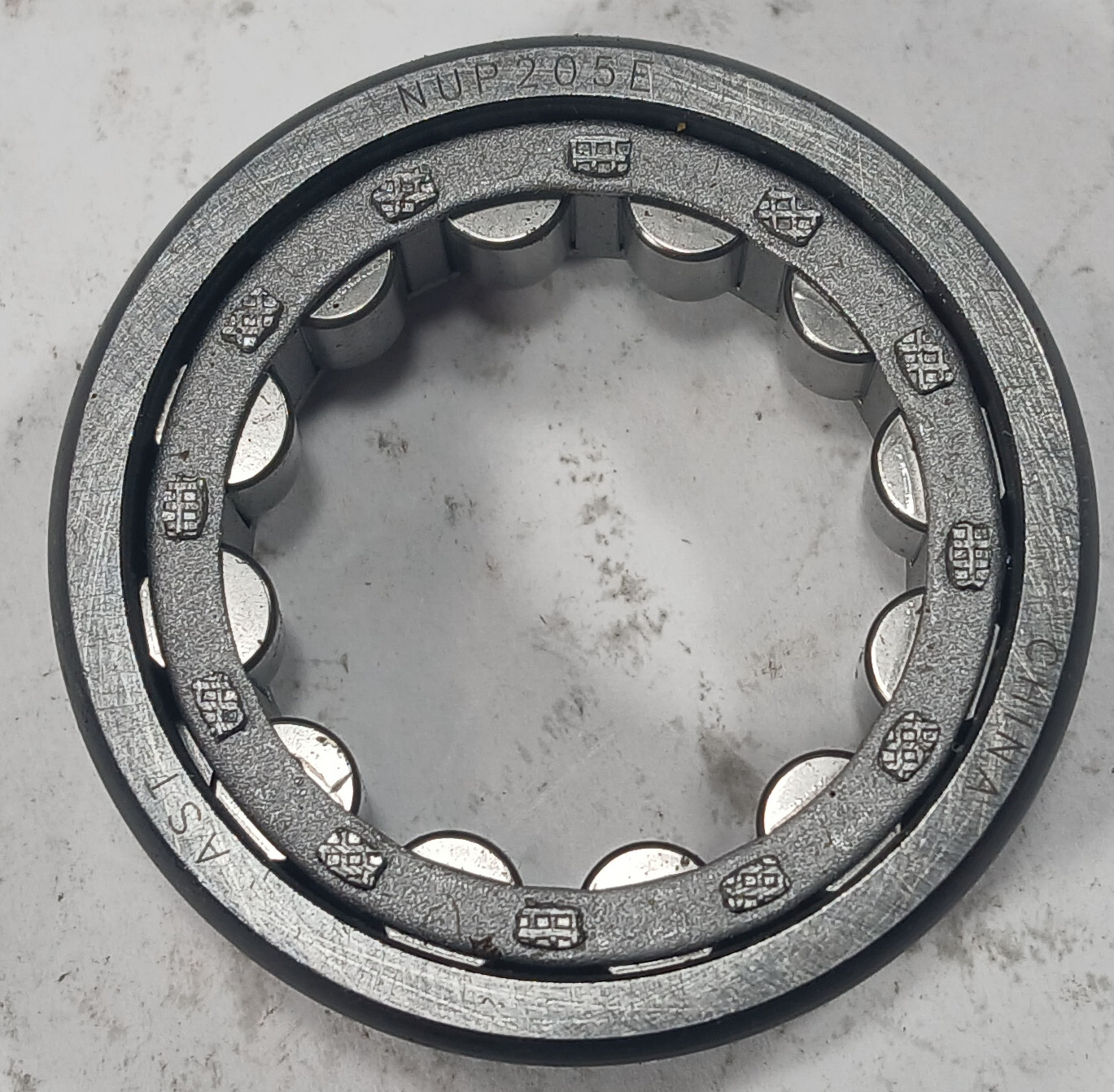 1 NEW AST NUP205E 25X52X15mm CYLINDRICAL ROLLER BEARING NNB ***MAKE OFFER***