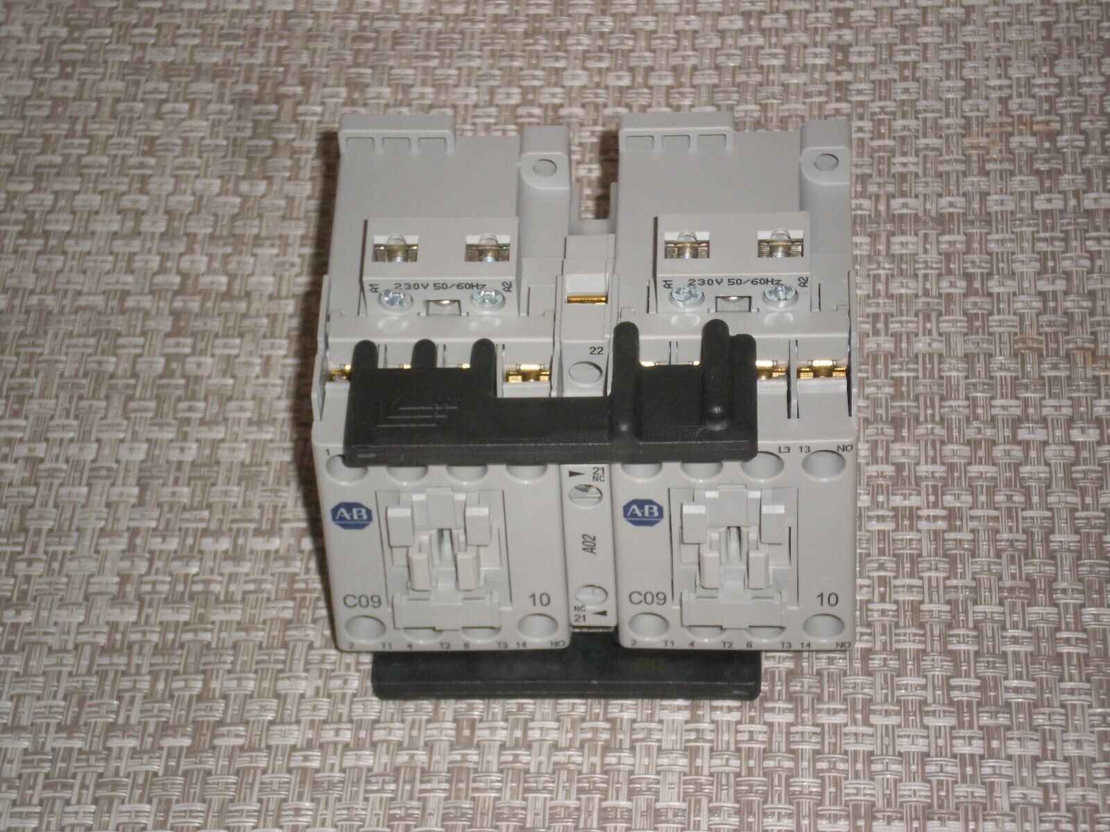 New! Allen Bradley 104-C09KF22 Reversing Contactor 230 VAC Coils 100-C09*10