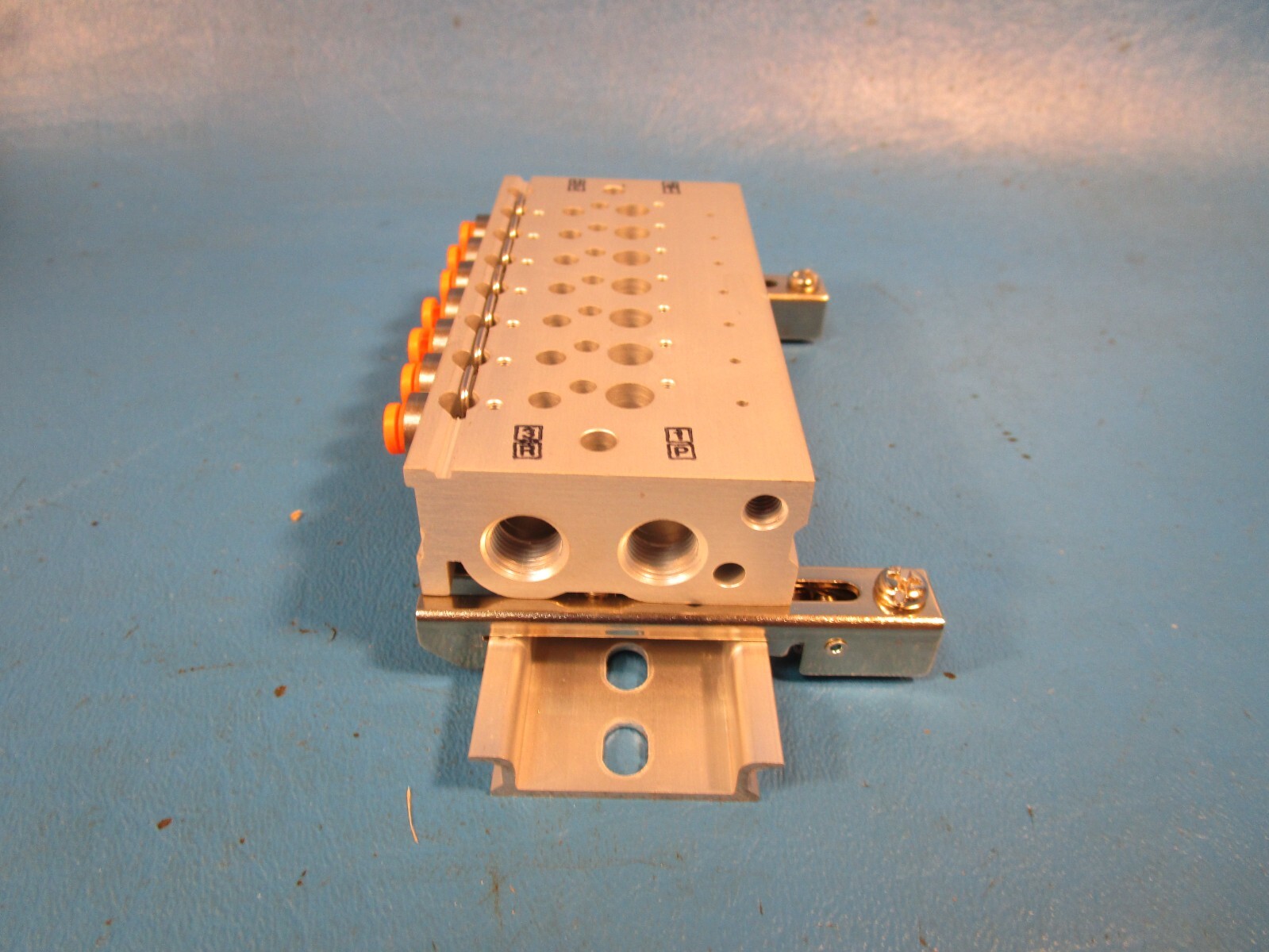 SMC VV3QZ15-07N1C-D mfld, plug-in, vqz100, VV3QZ* MANIFOLD VQZ 3-PORT