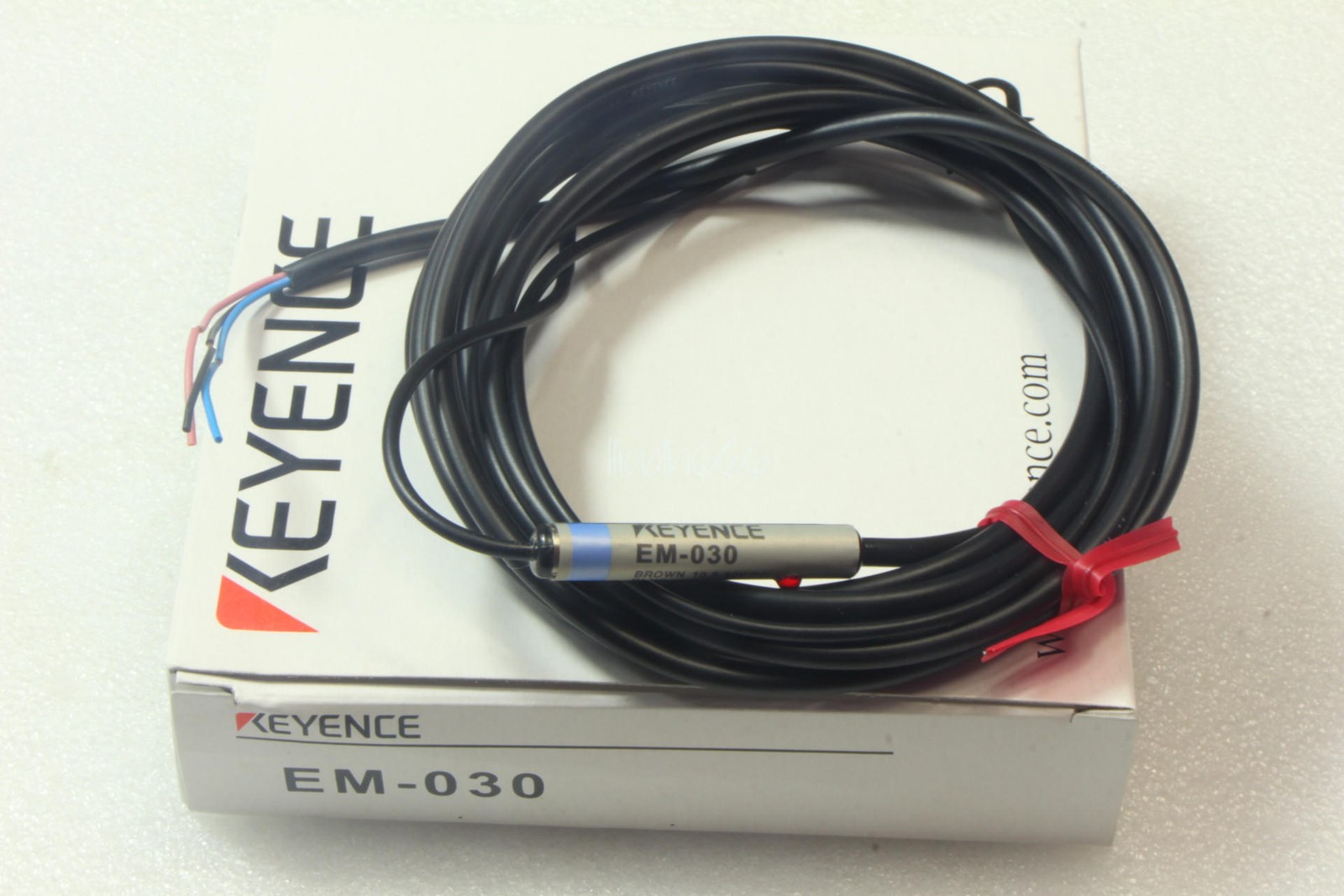 1PCS New Keyence Proximity Sensor EM-030 EM030