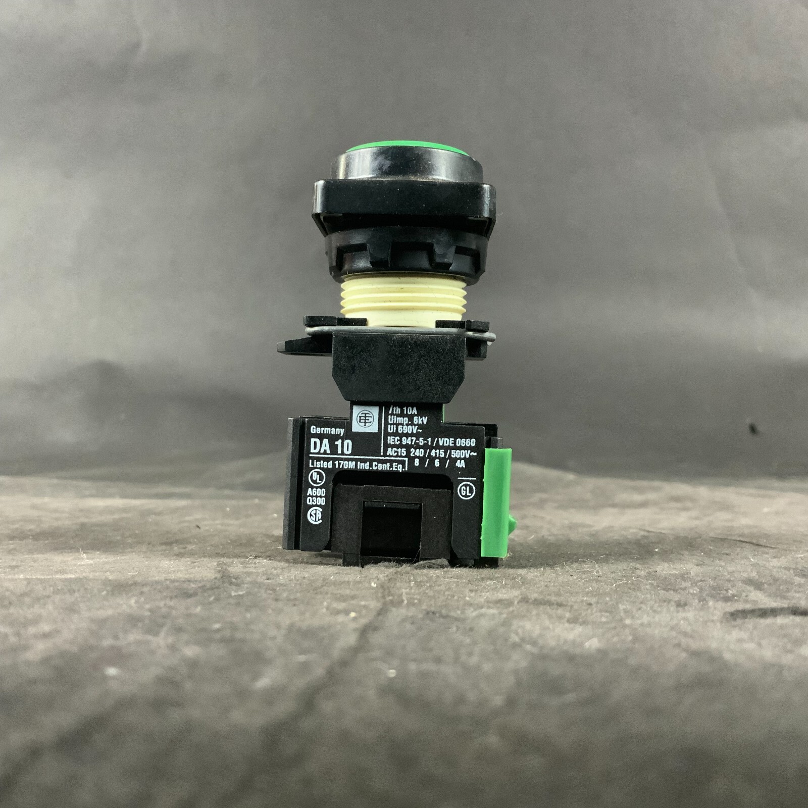 SCHNEIDER ELECTRIC DA10 CONTACT BLOCK ($8 OBO)