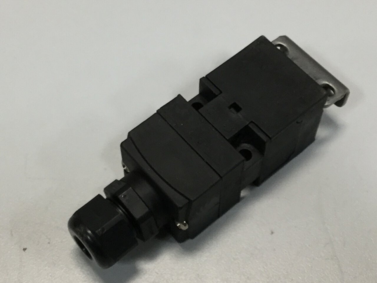 SCHMERSAL Safety Interlock Switch AZ 17-11ZK Used #103743