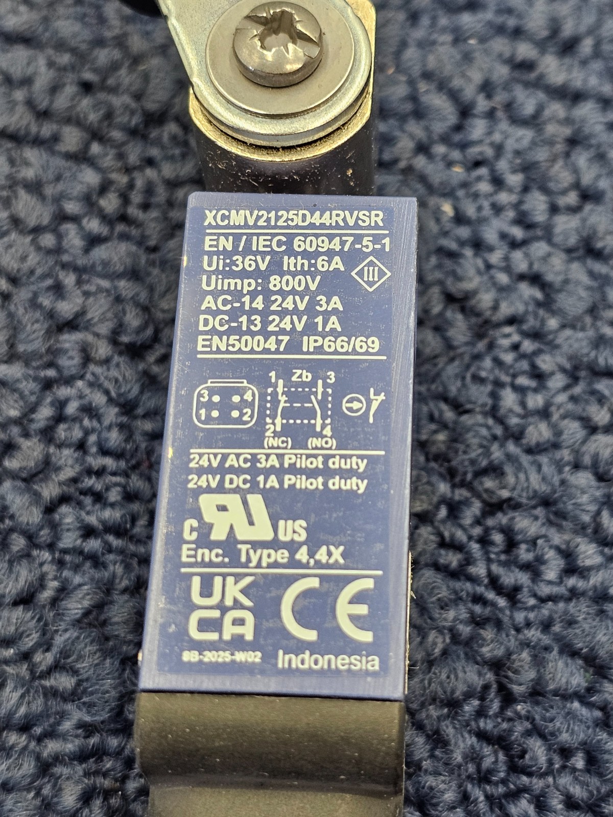 Telemecanique XCMV2125D44RVSR Sensor Limit Switch
