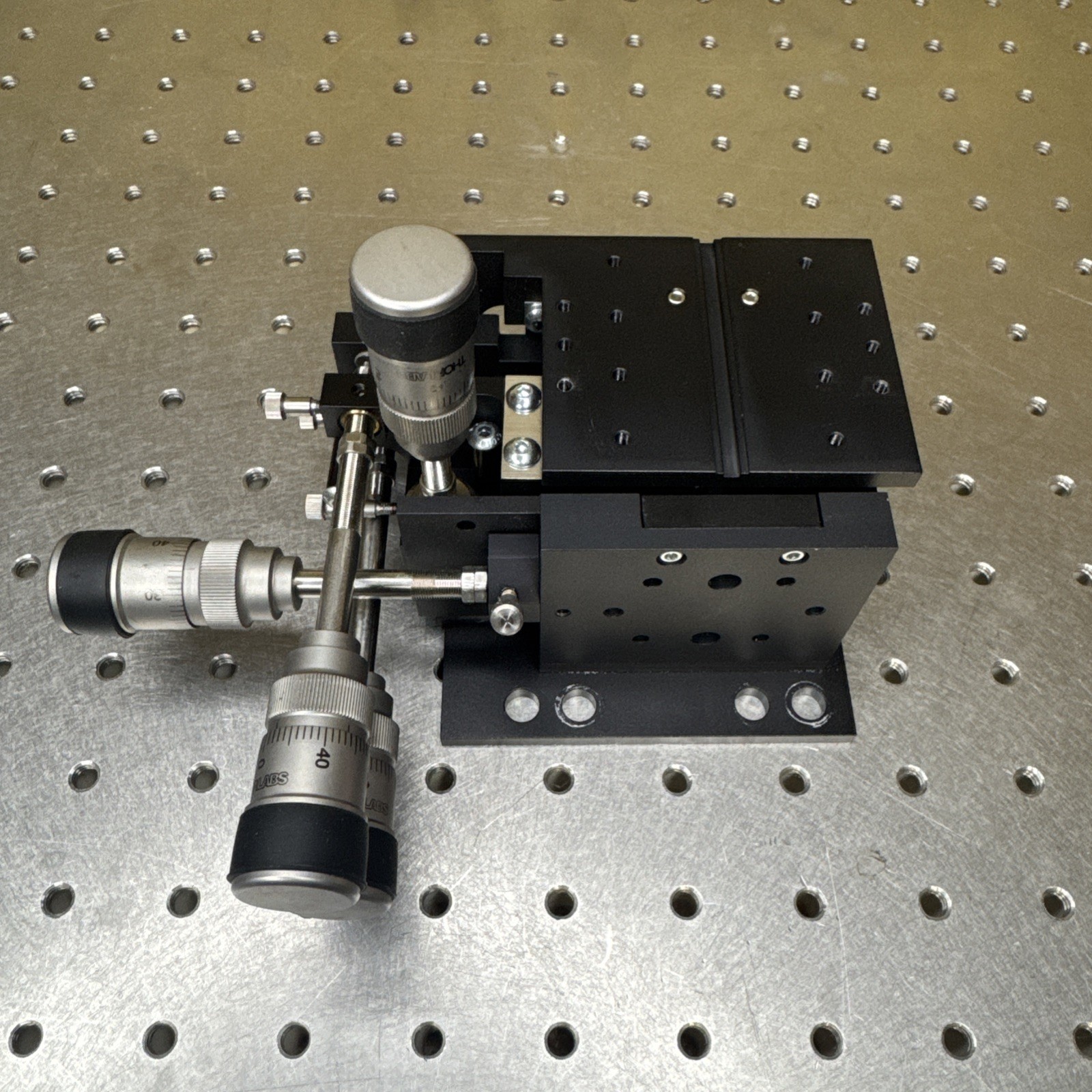 Thorlabs MBT402D/M – MicroBlock™ 4-Axis Low Profile Waveguide Manipulator