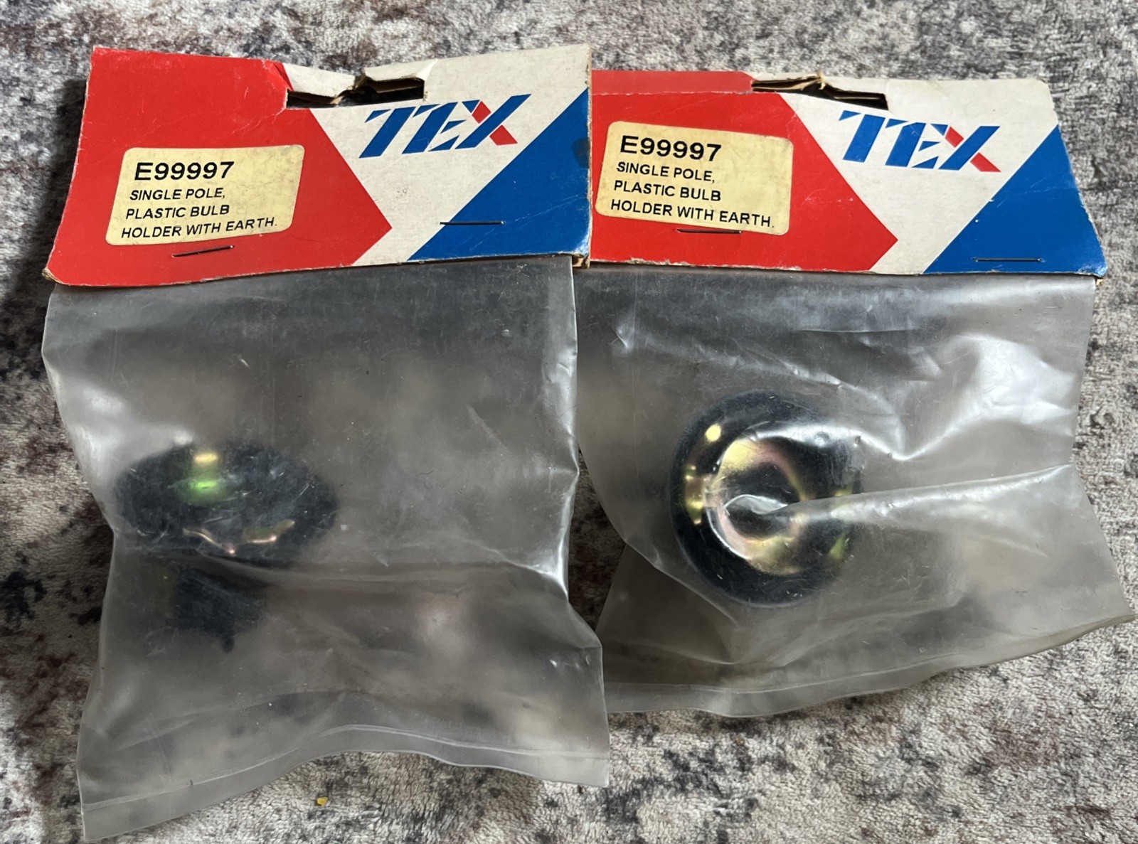 Set Of 2 NOS TEX E99997 Single Pole Plastic Bulb Holder With Ground