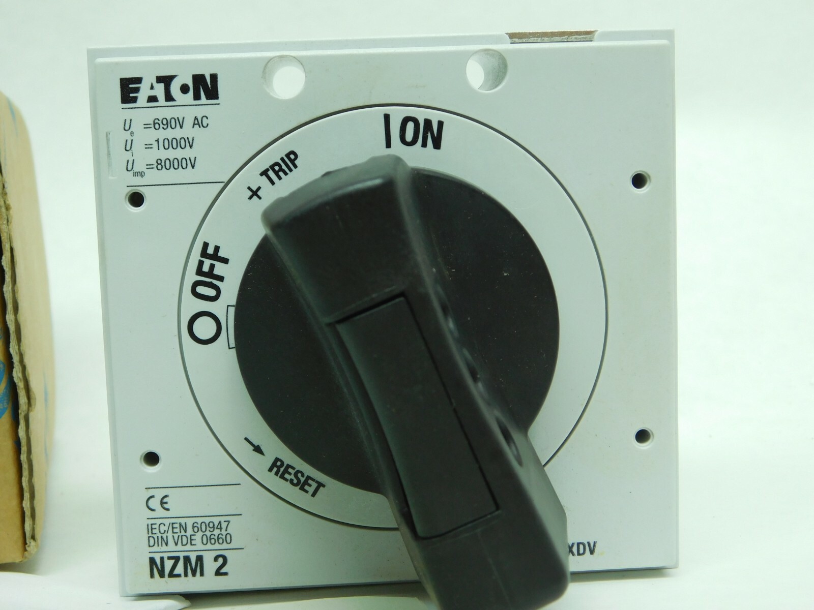 NEW! EATON NZM2-XDV ROTARY HANDLE LOCKABLE (VN)