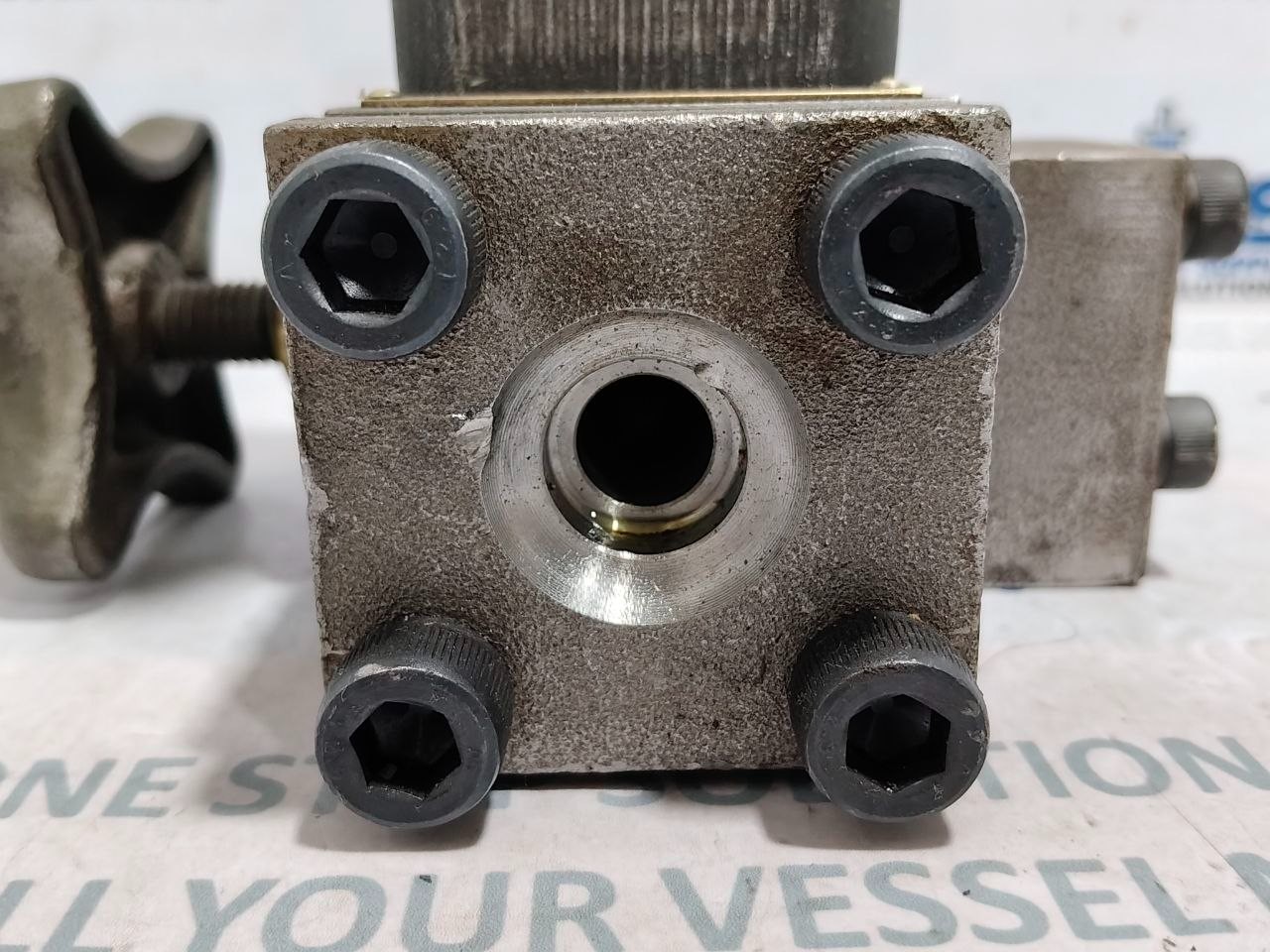 Hirose Valves HF-ACC-K-10X10-23 Hydraulic Valve Manifold Mount W/Handwheel