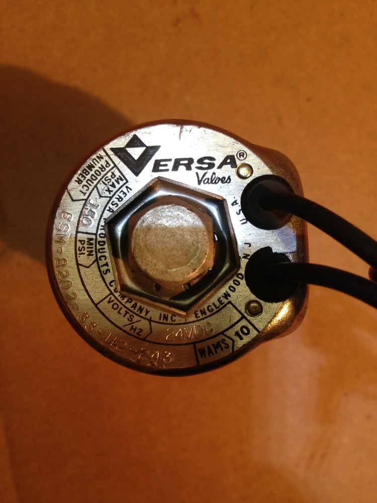 VERSA SOLENOID VALVE 1/8″ ESM-8202-33-H2-243, 24VDC, 150 Psi 10W Lot Of 2 #107L
