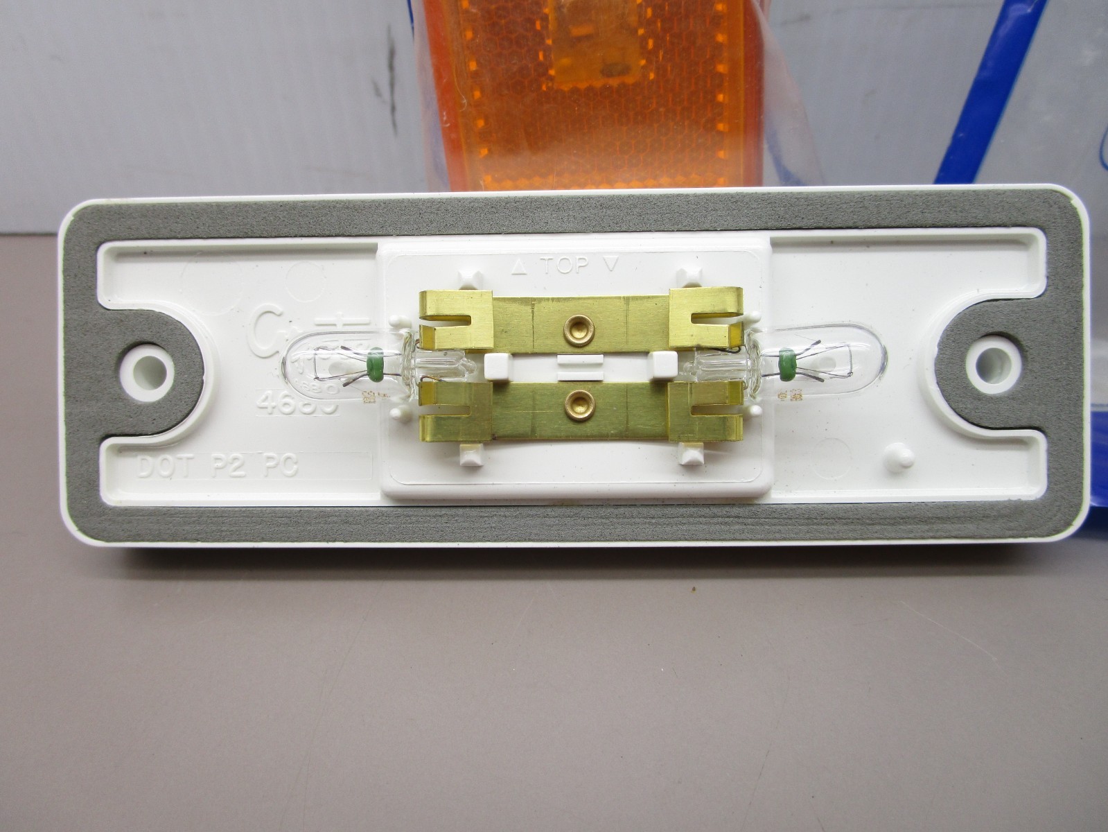 x2 Grote 46863 Clearance Lamp Amber 6″ x2″ 9217 Lens