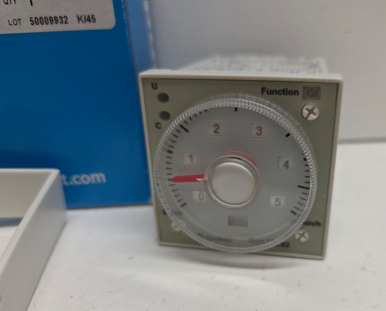 NEW IN BOX! FINDER 24-230V .05S-100H PLUG IN TIMER RELAY 88.02.0.230.0002
