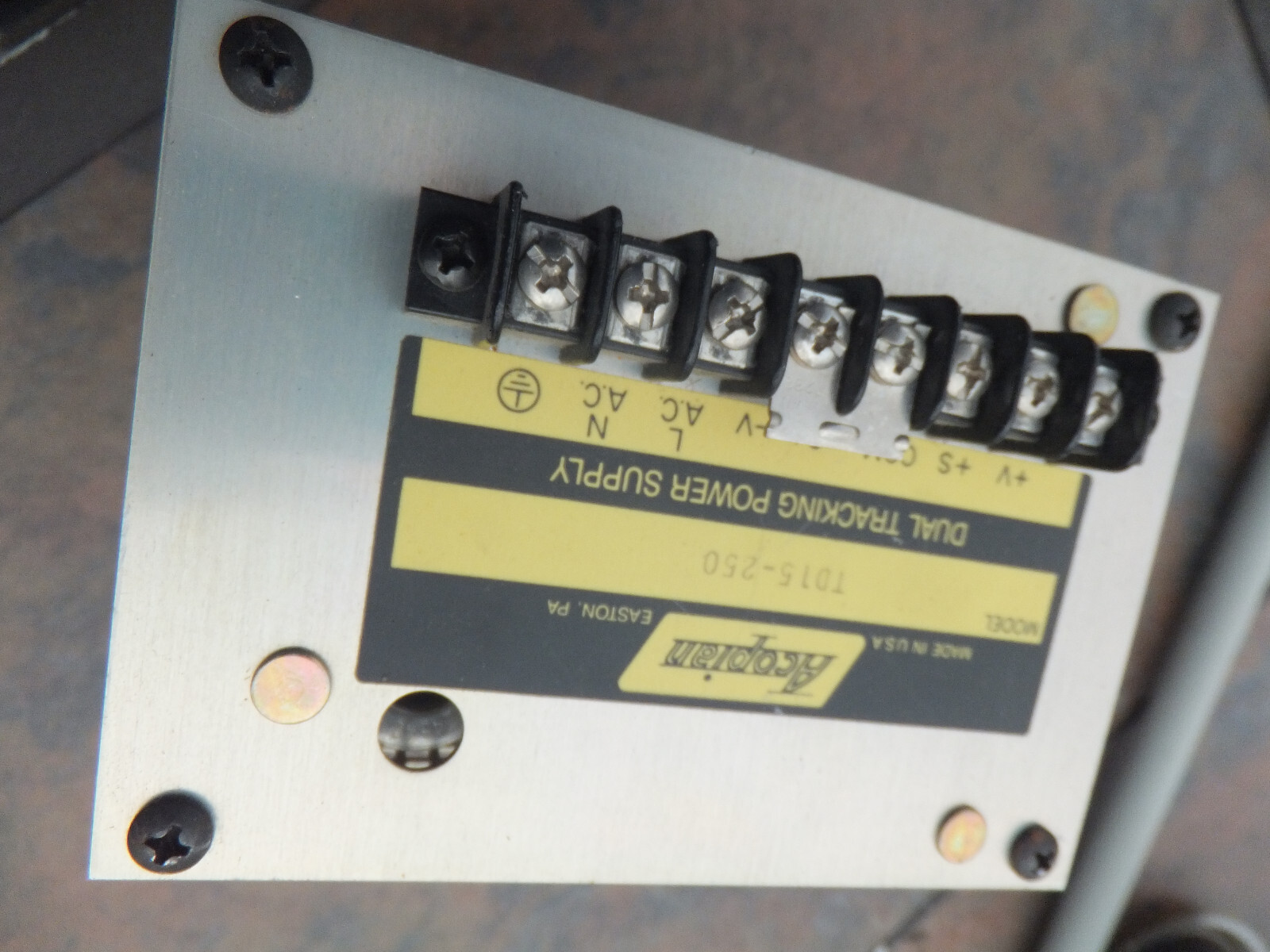 Acopian TD15-250 Dual Tracking Power Supply – 15V, 2.5A