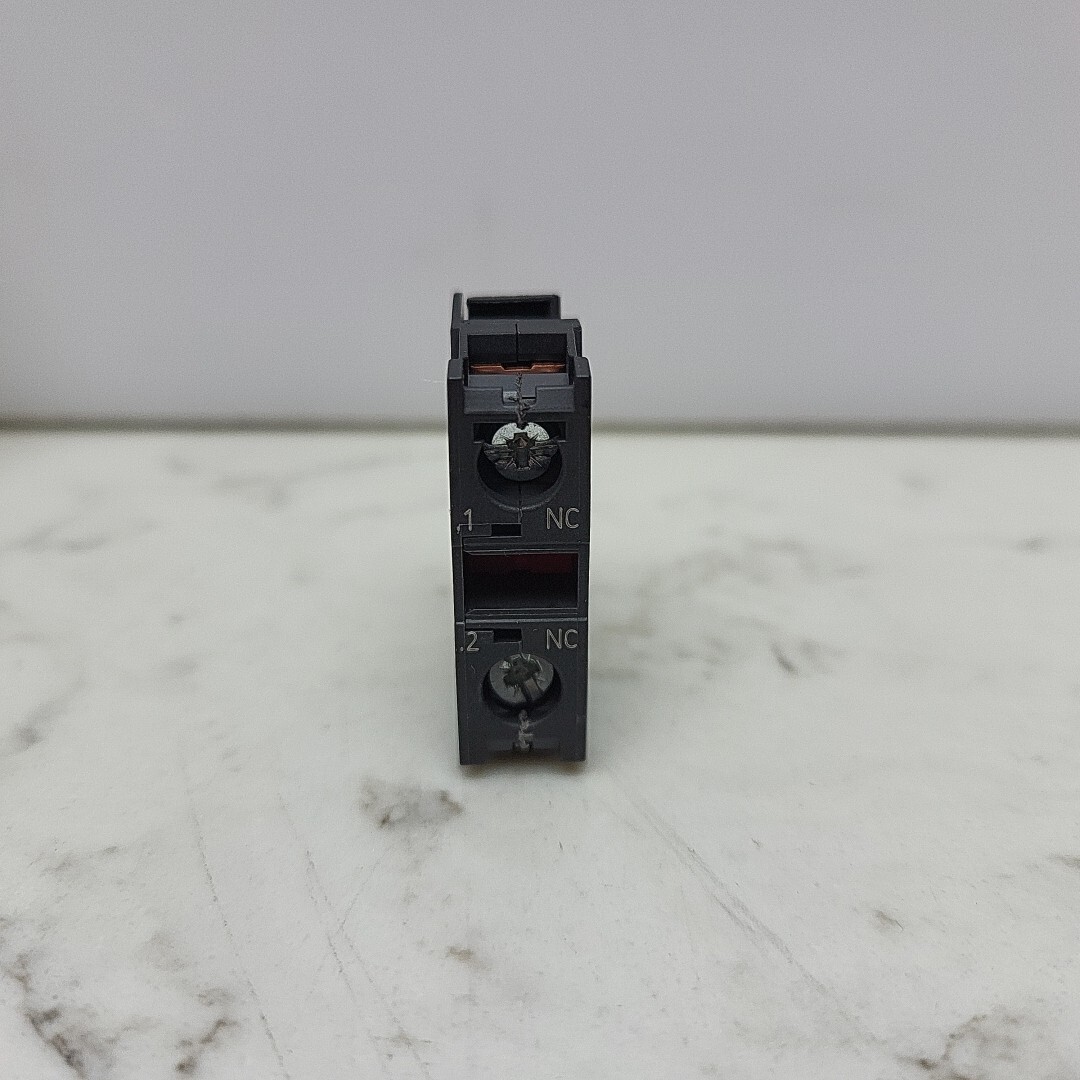 2 Pk Siemens 3SU1400-1AA10-1CA0 Contact Block SPST-NC Screw Terminal Front Mount