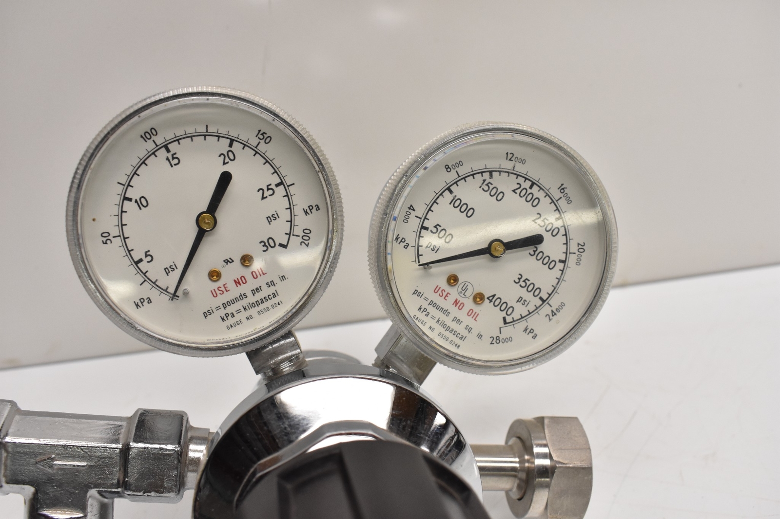 Concoa Pressure Regulator 2121391320 w/ Pressure Gauges 0-30 PSI & 0-4000 PSI