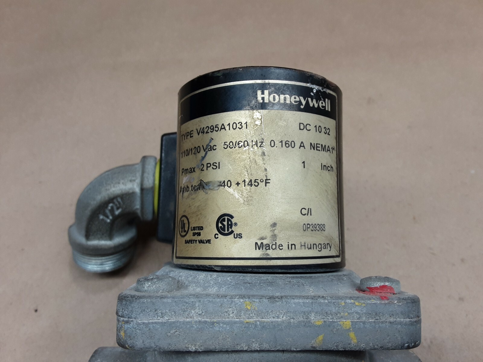 HONEYWELL V4295A1031 110/120 2PSI SOLENOID GAS VALVE #1011D17PR5