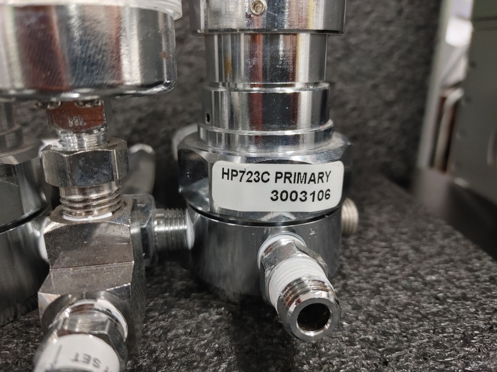 Set of HARRIS HP723C HP723C-180P High Purity Gas Regulator