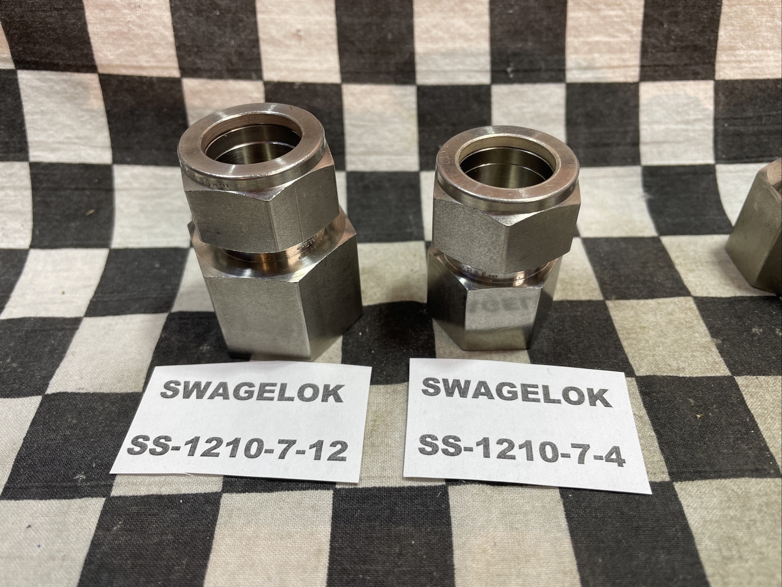 SWAGELOK SS-1210-7-12, SS-1210-7-4, SS-810-7-8, SS-600-7-4, LOT OF 7#1176Z4